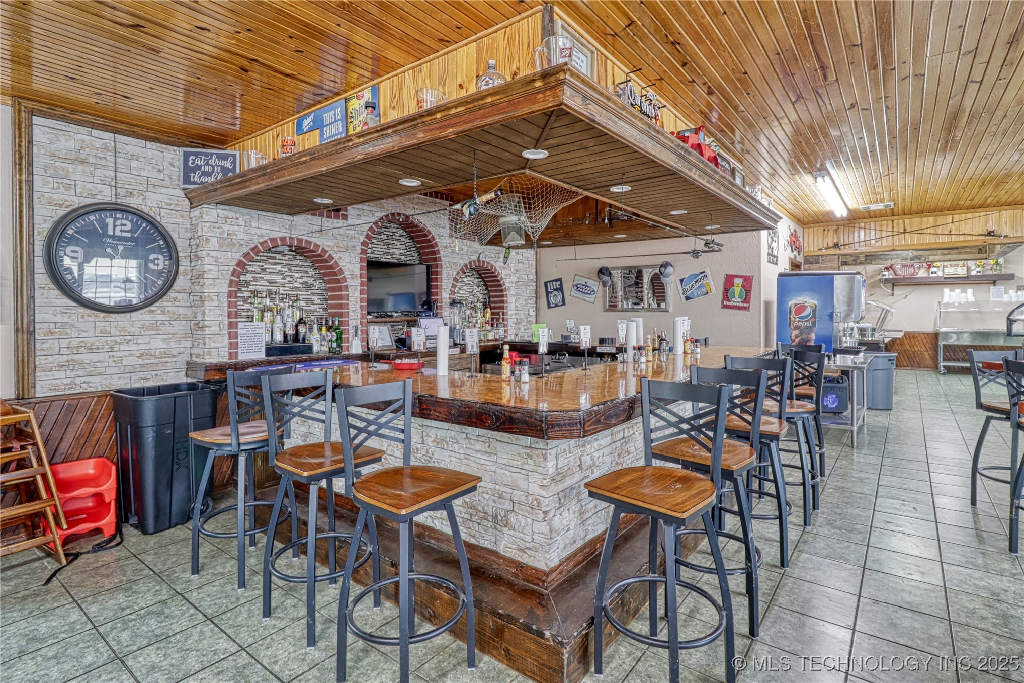 907 S Broadway Property Photo 2