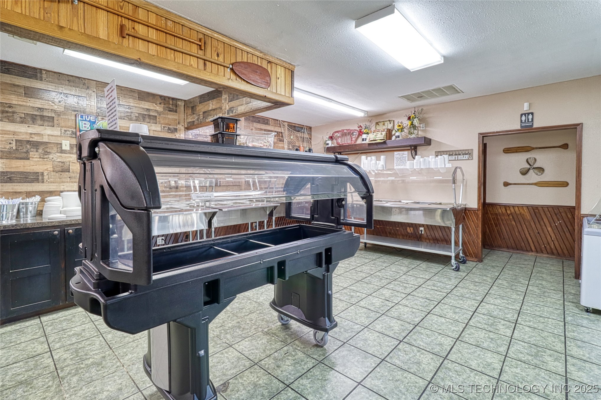 907 S Broadway Property Photo 3