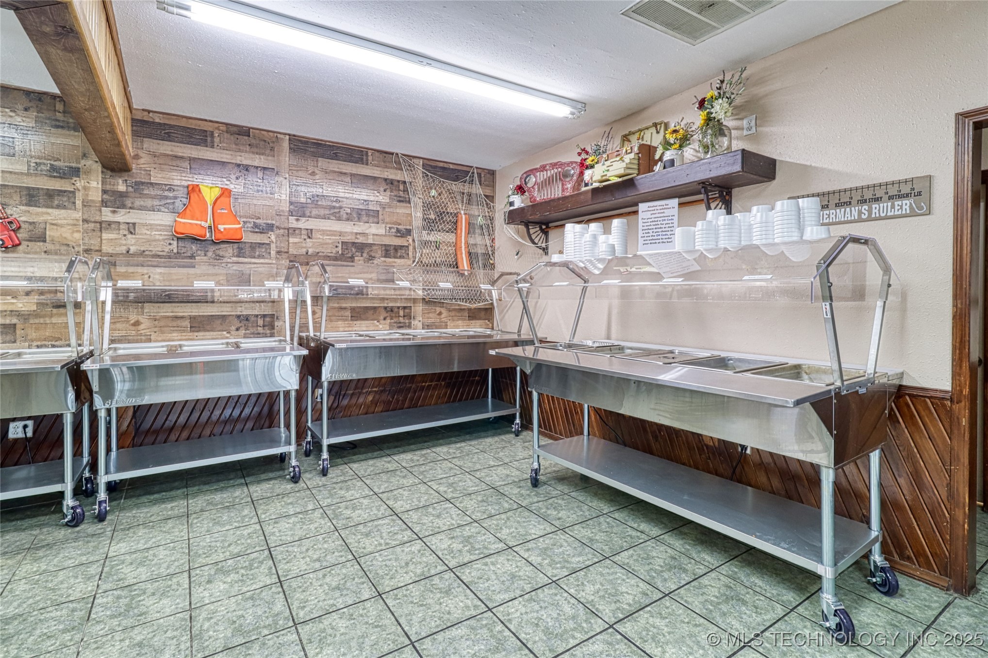 907 S Broadway Property Photo 4