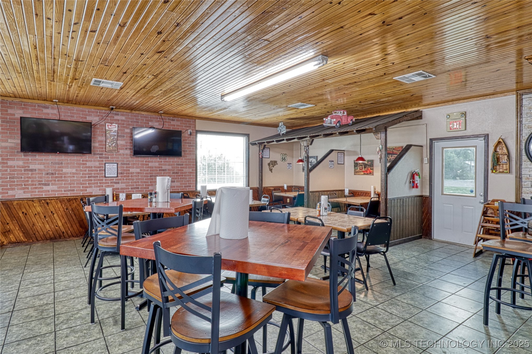 907 S Broadway Property Photo 9