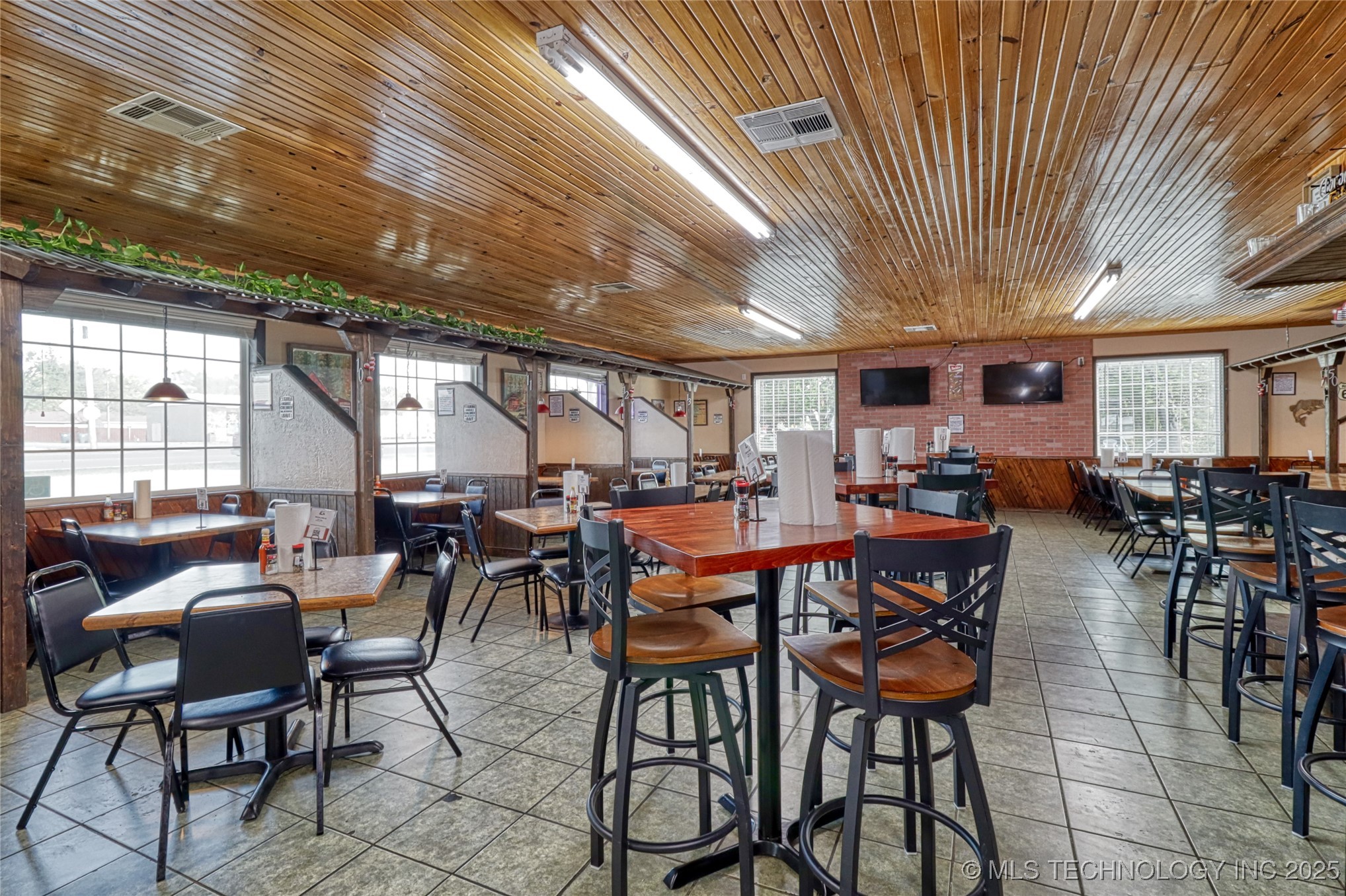 907 S Broadway Property Photo 11