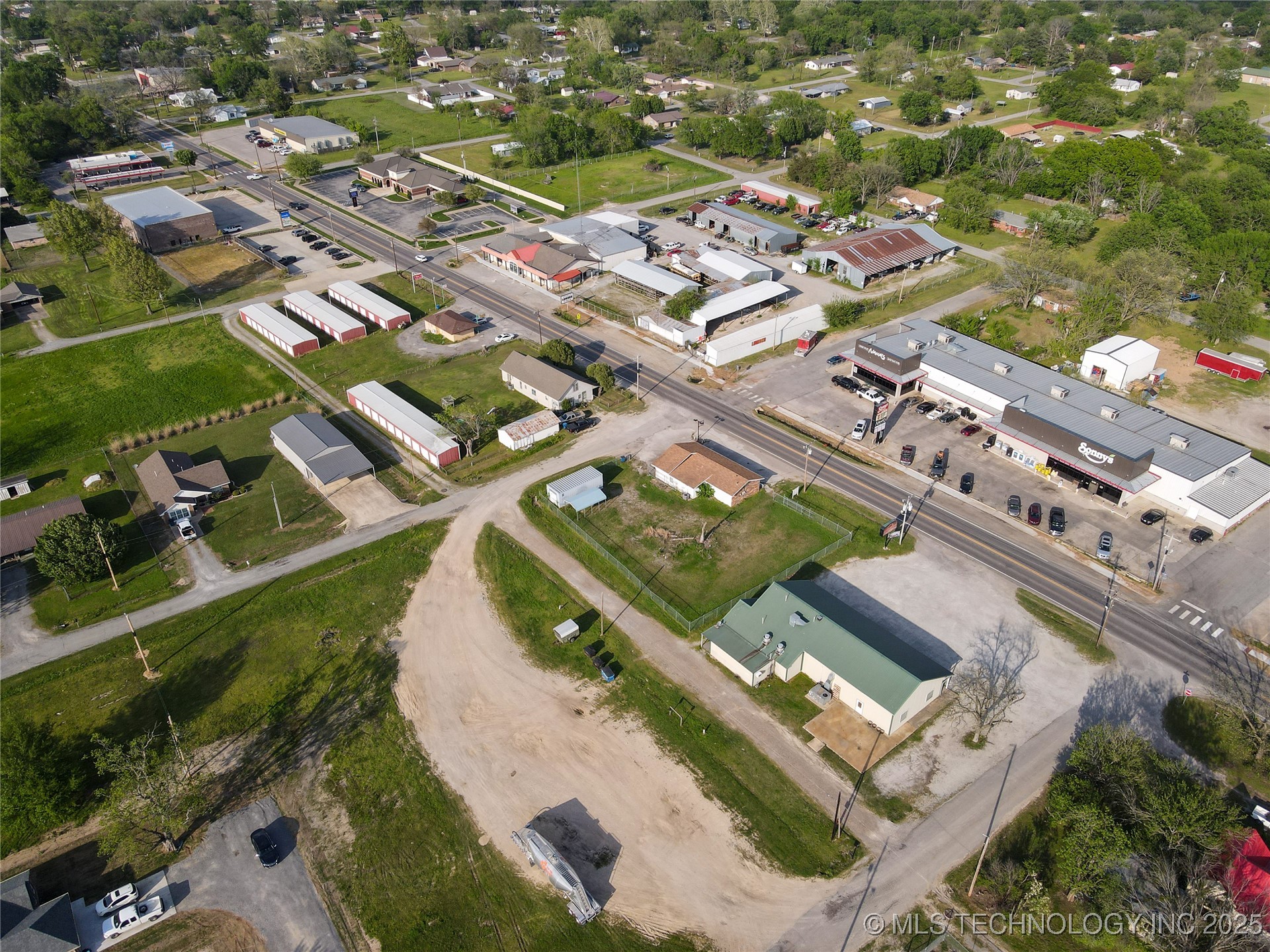 907 S Broadway Property Photo 14