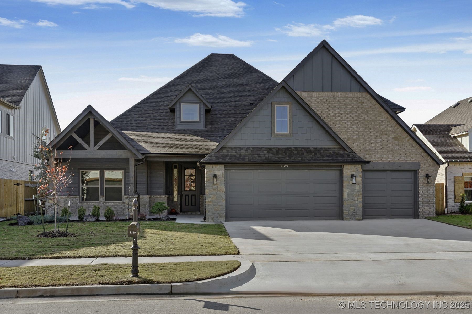 7109 E Queens Street Property Photo 1