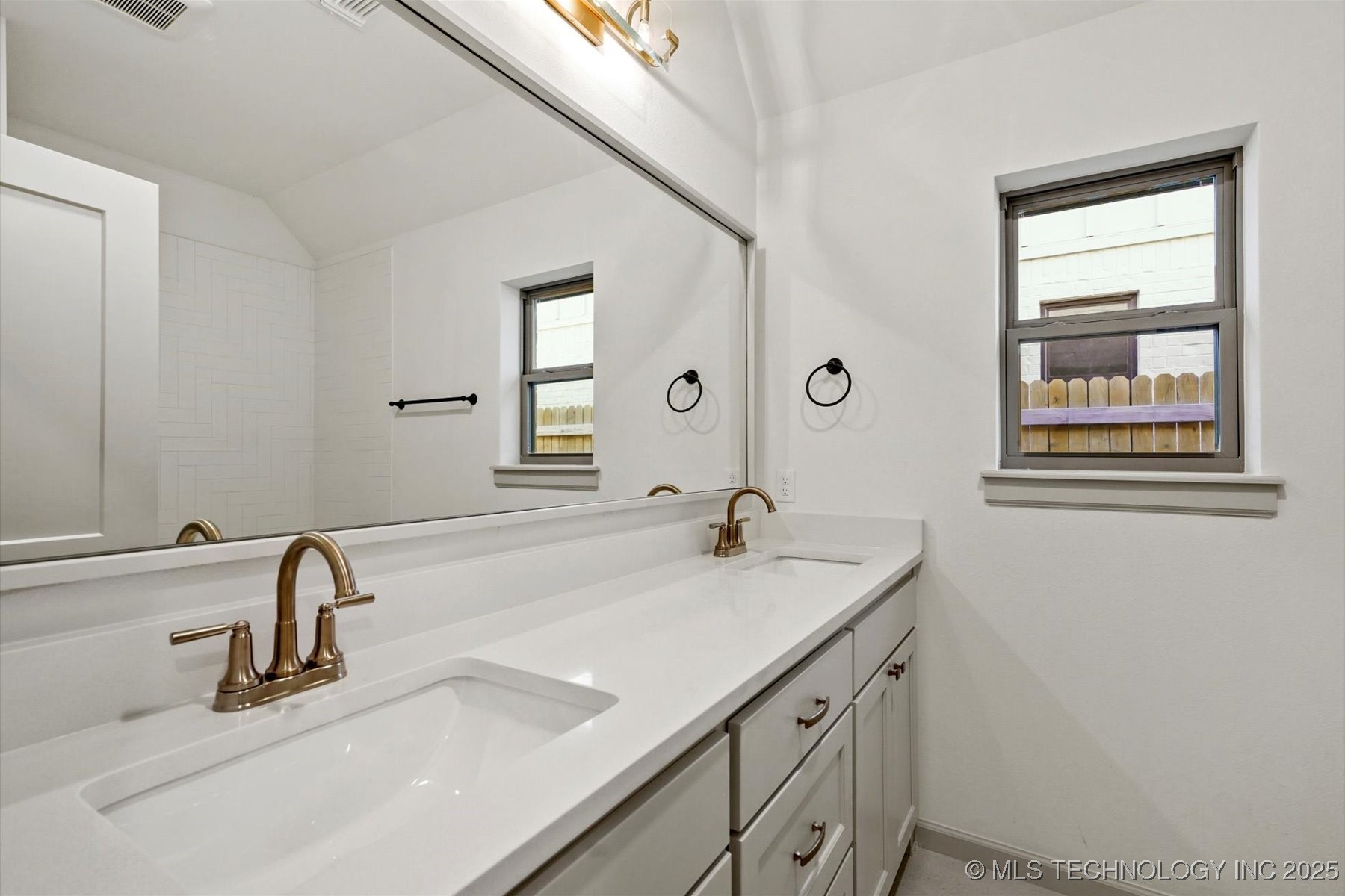 7109 E Queens Street Property Photo 29