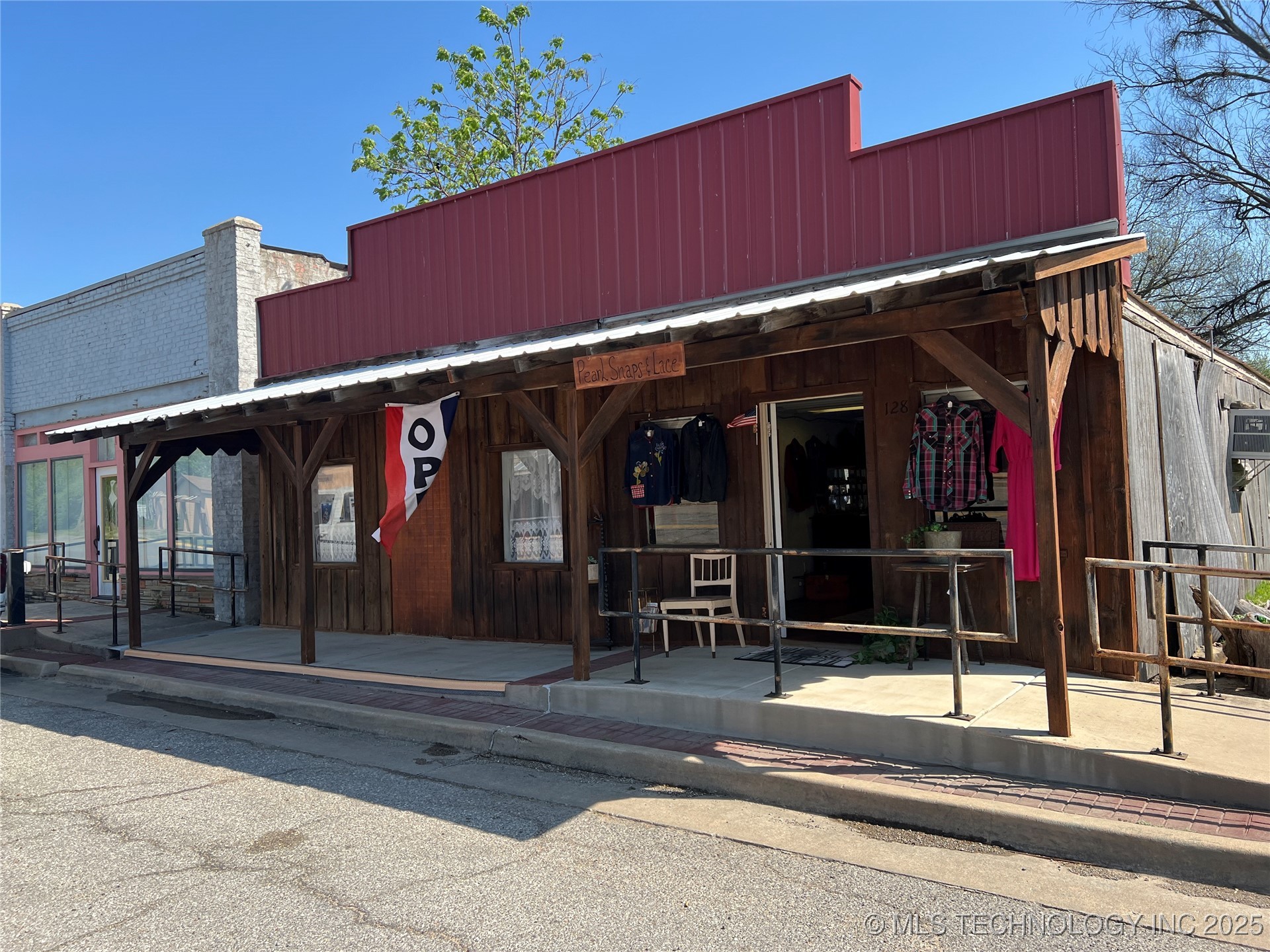 132 N Lee Property Photo 1