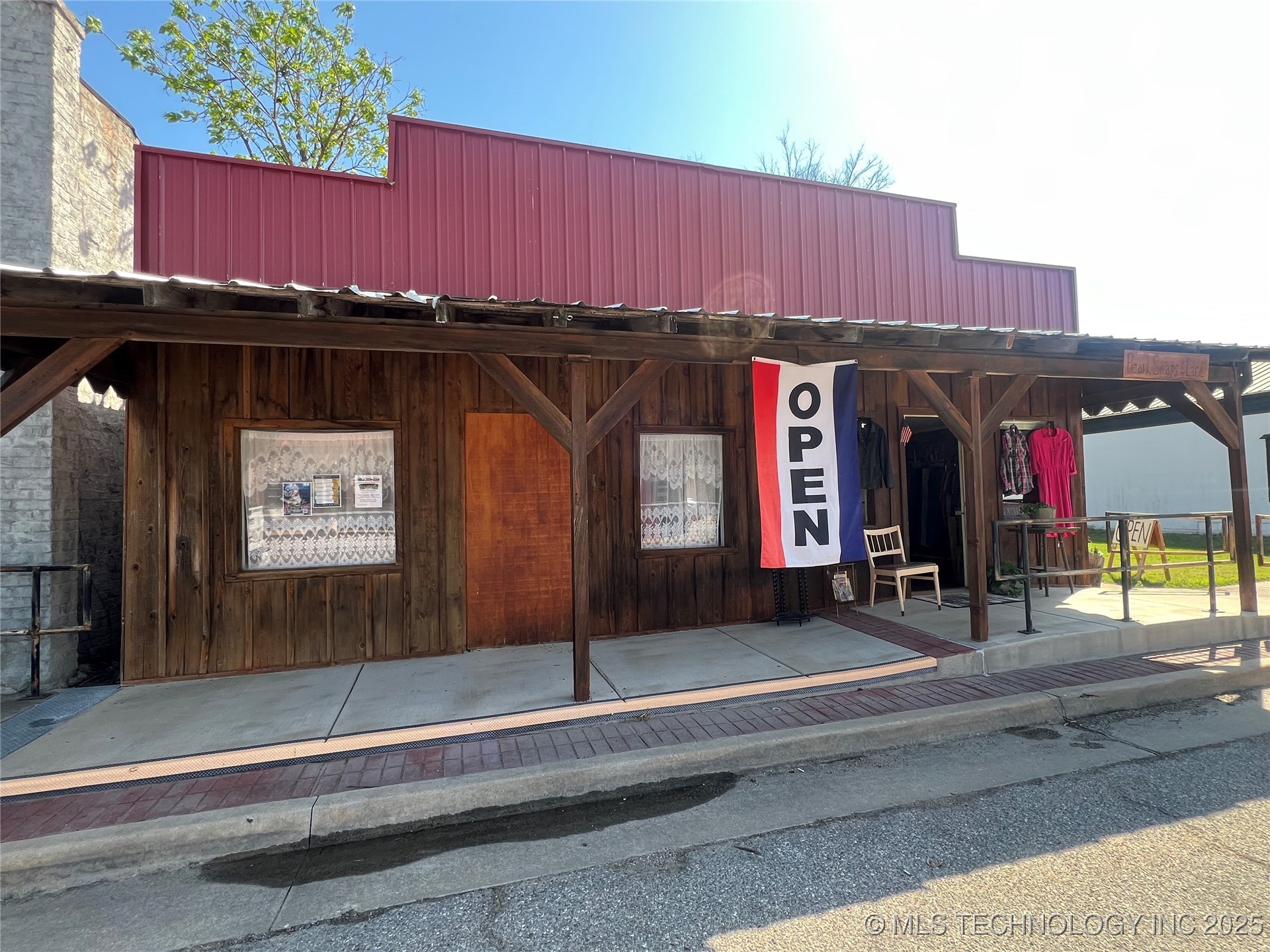 132 N Lee Property Photo 2