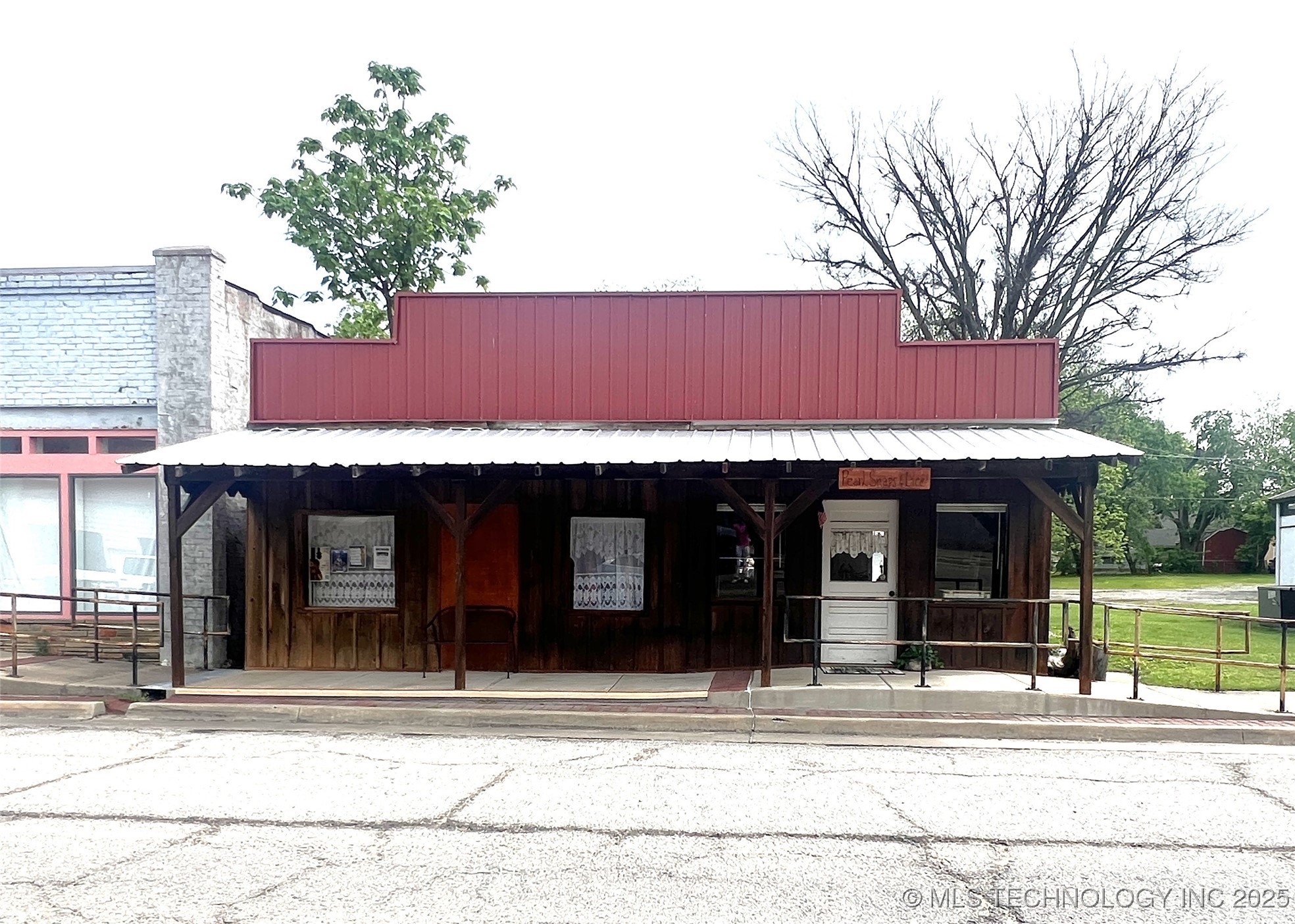 132 N Lee Property Photo 3