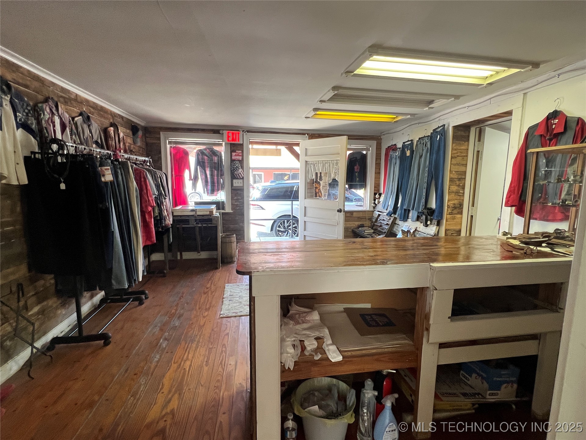 132 N Lee Property Photo 7