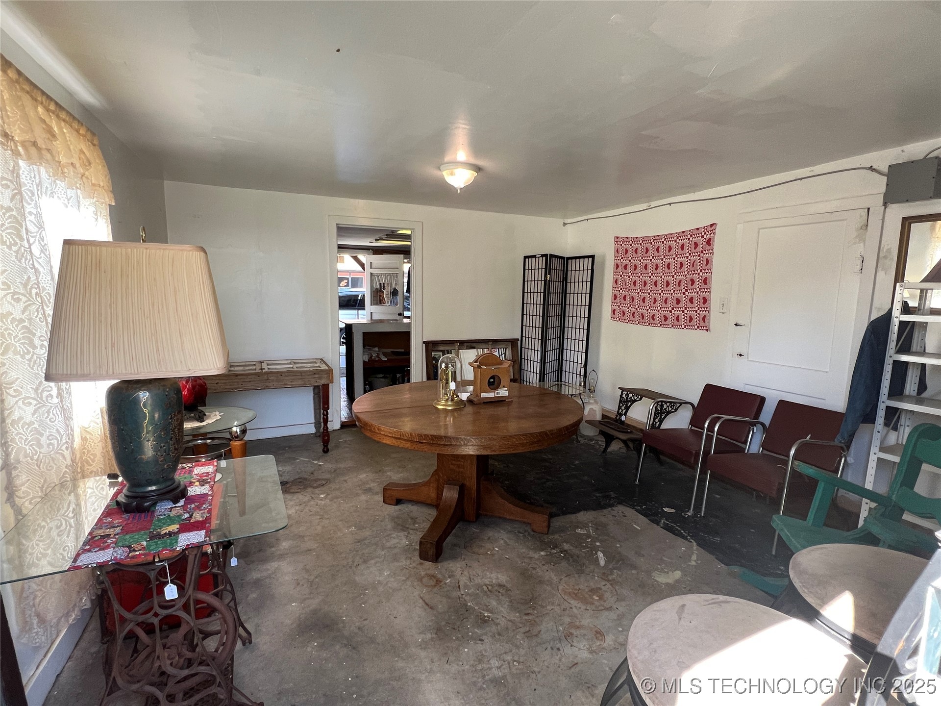 132 N Lee Property Photo 9