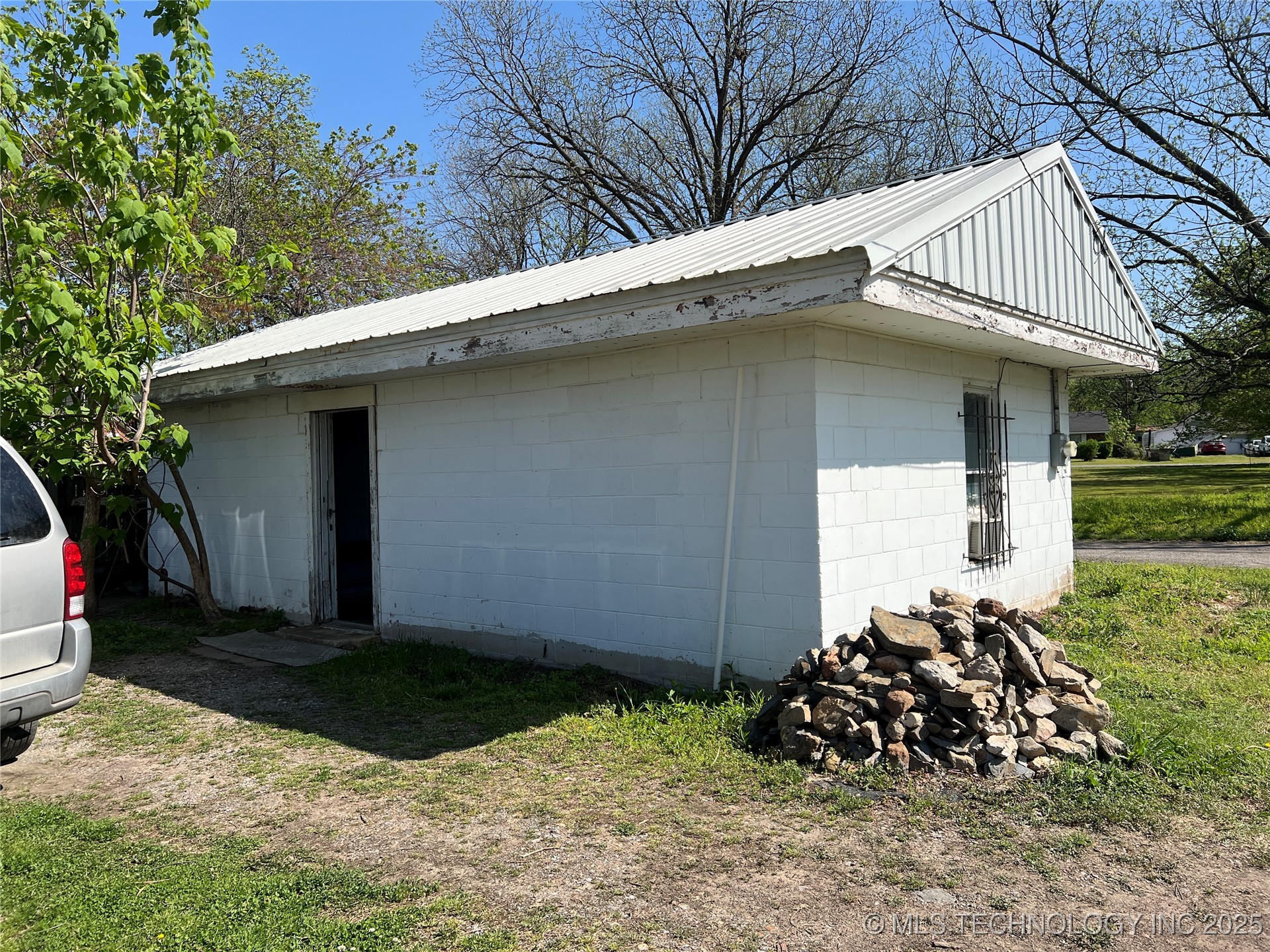 132 N Lee Property Photo 15