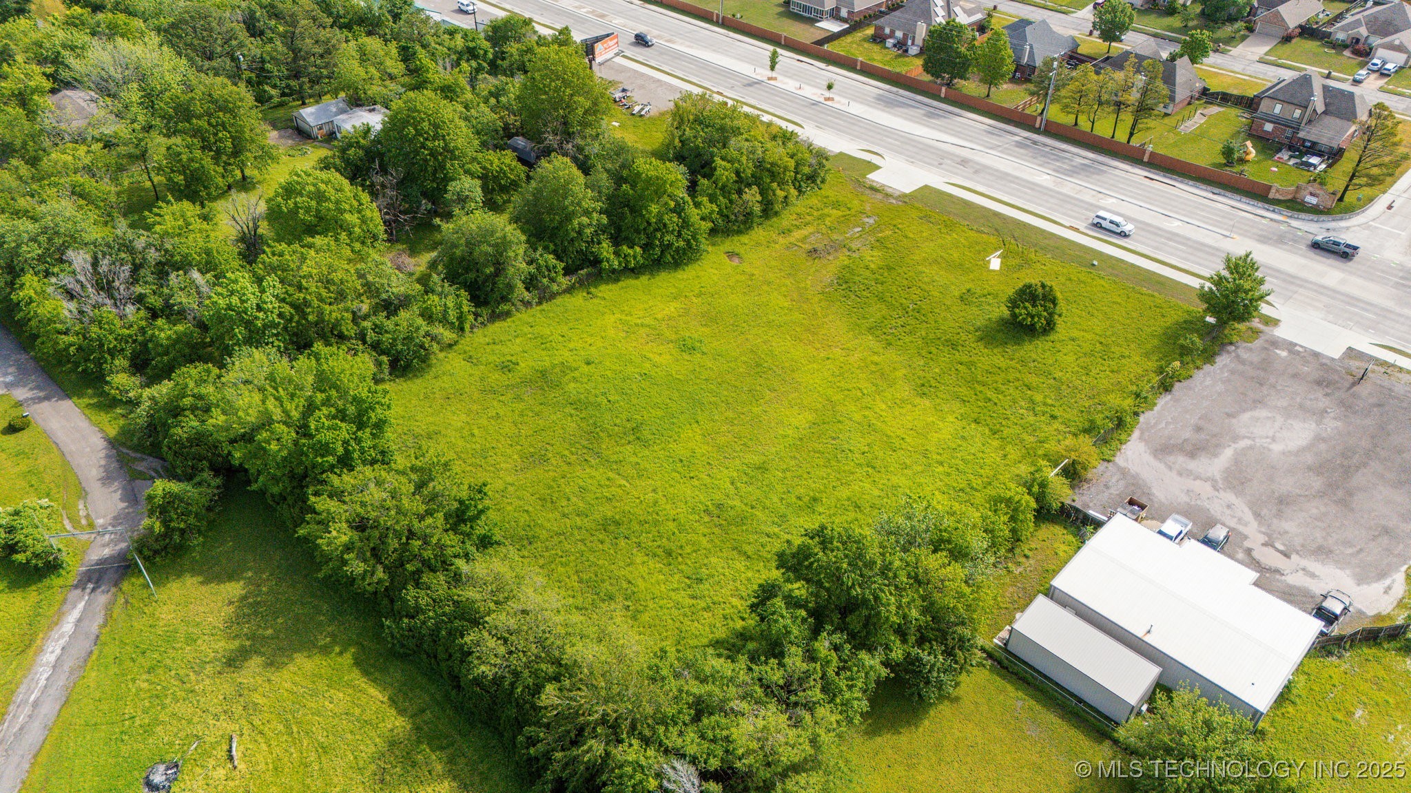 9930 N Garnett Road Property Photo 5