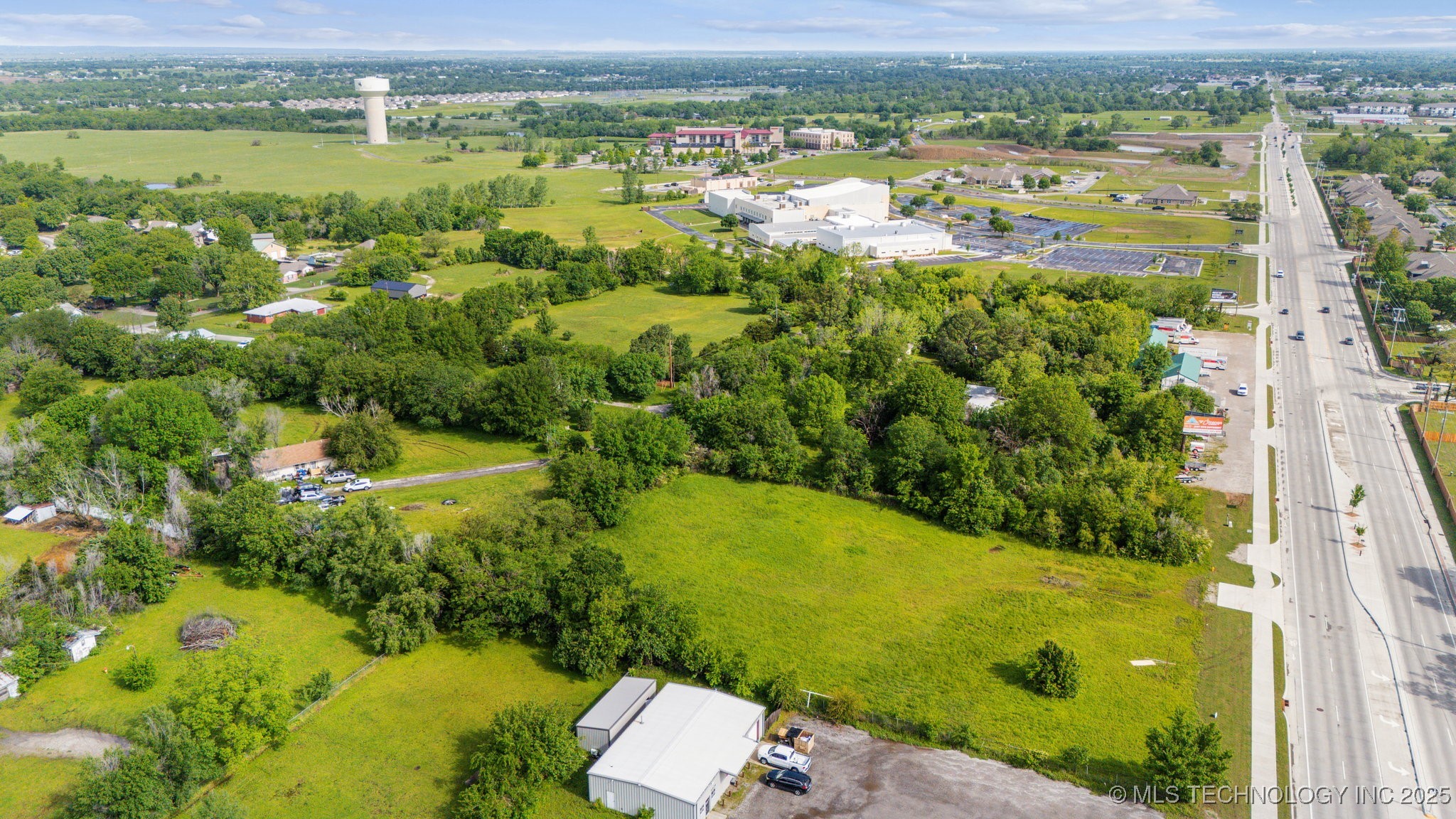 9930 N Garnett Road Property Photo 8