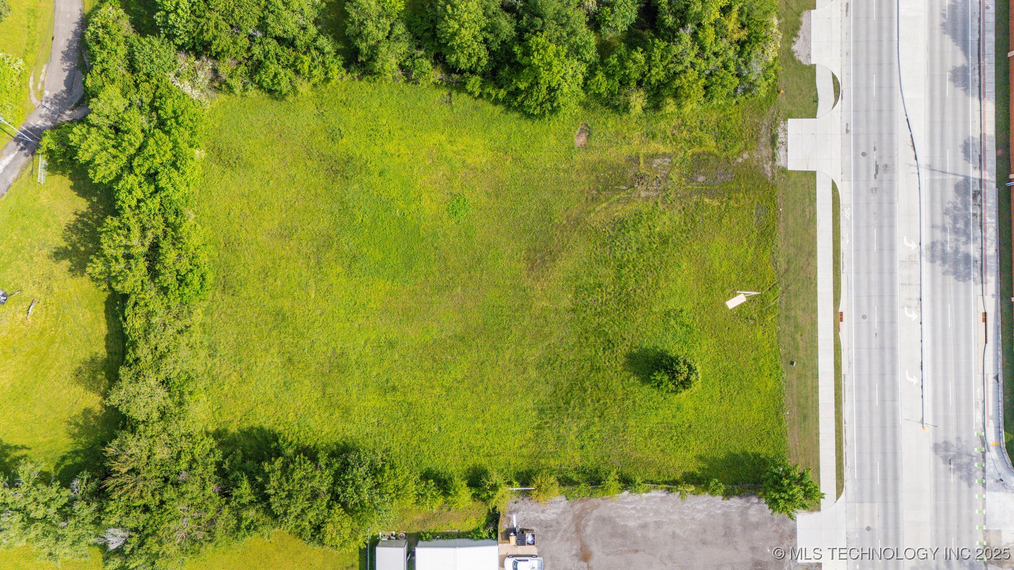 9930 N Garnett Road Property Photo 9