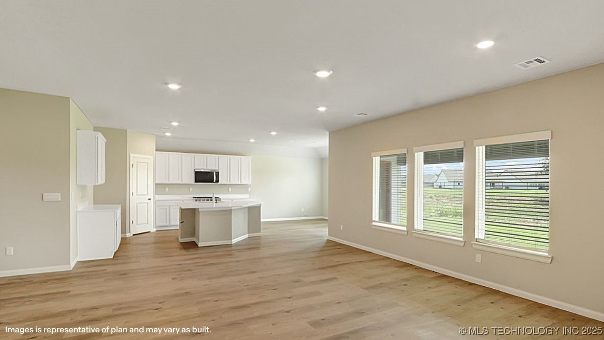 15605 S 35th East Avenue Property Photo 7