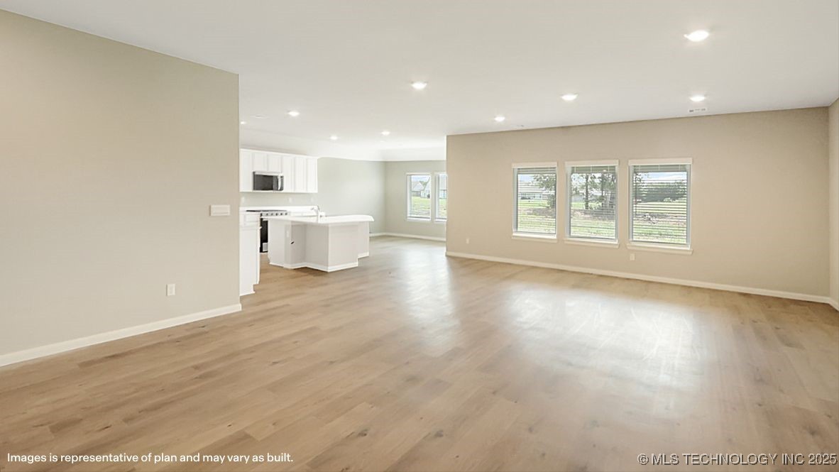 15605 S 35th East Avenue Property Photo 8