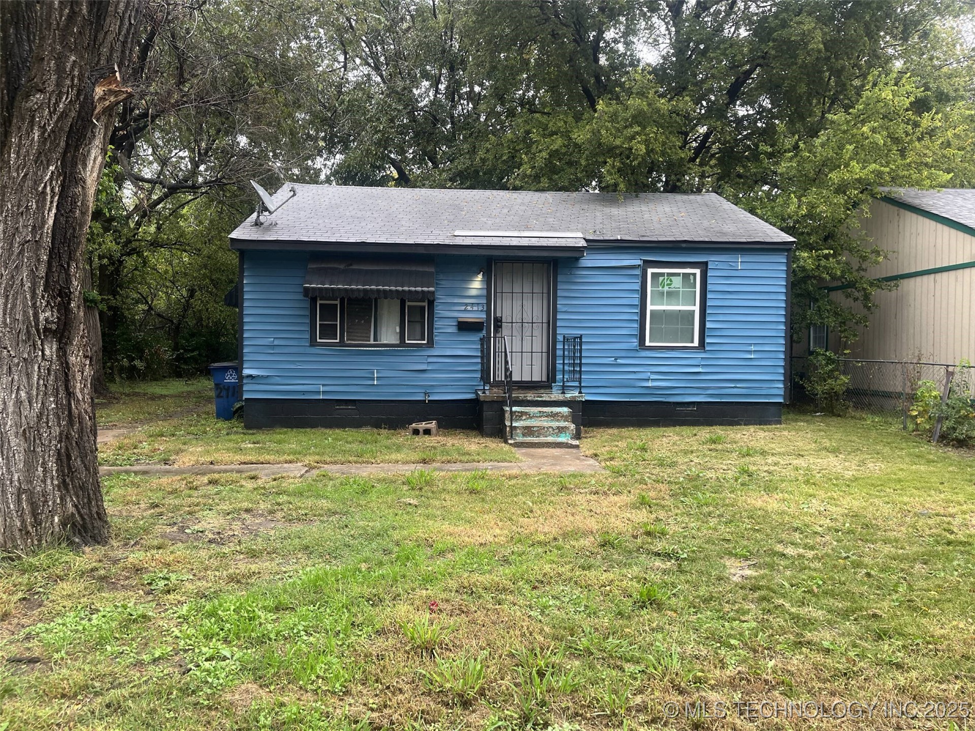 2413 N Yorktown Avenue Property Photo 1