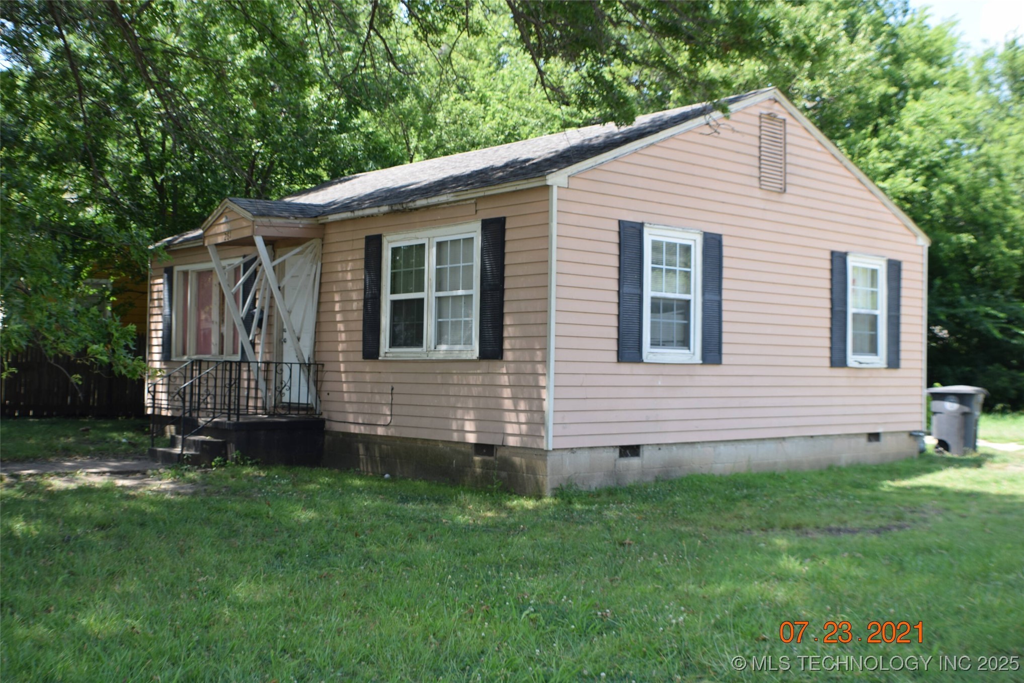 261 E 29th Street N Property Photo 1