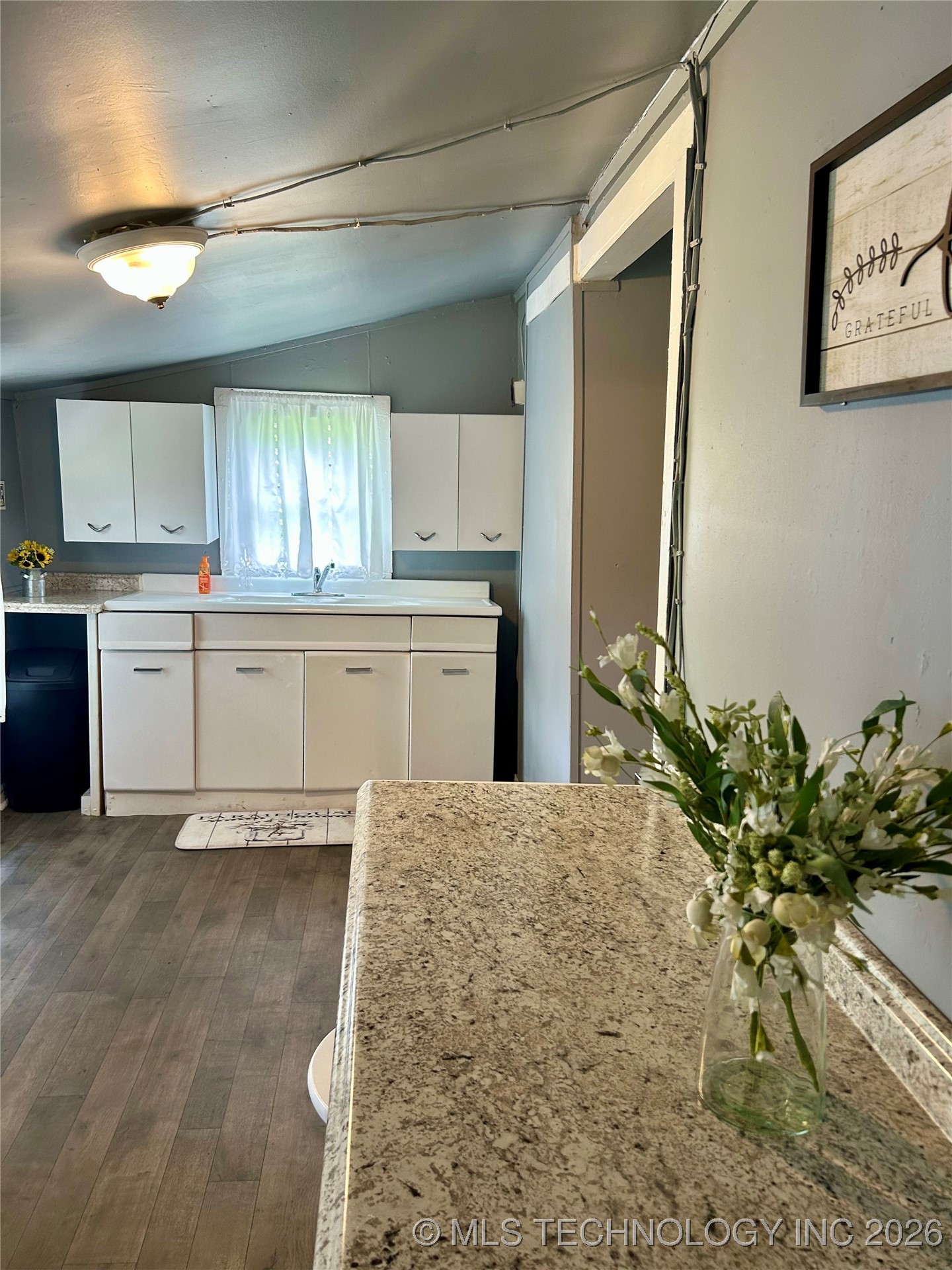 408 S Clark Street Property Photo 4