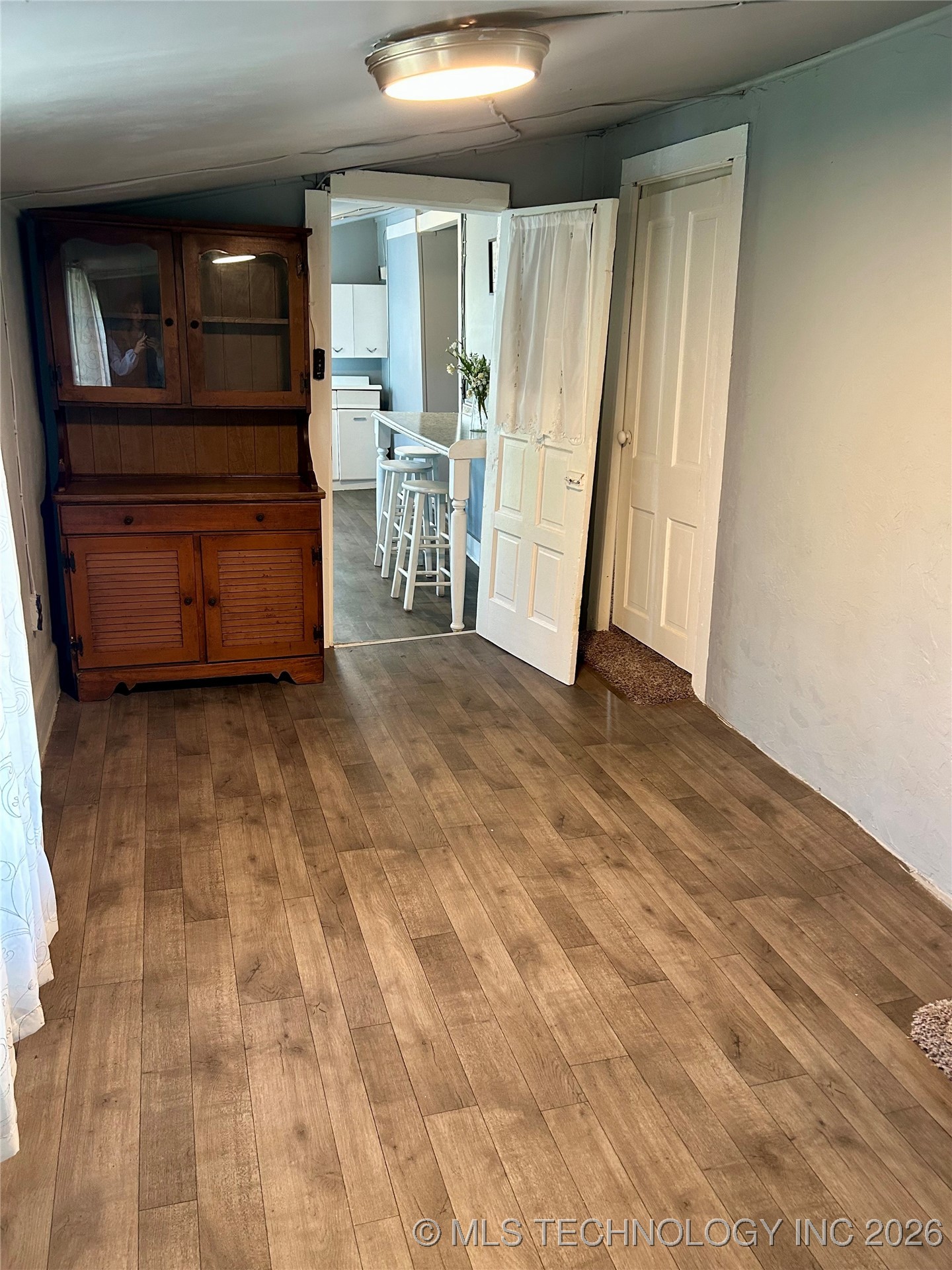 408 S Clark Street Property Photo 8