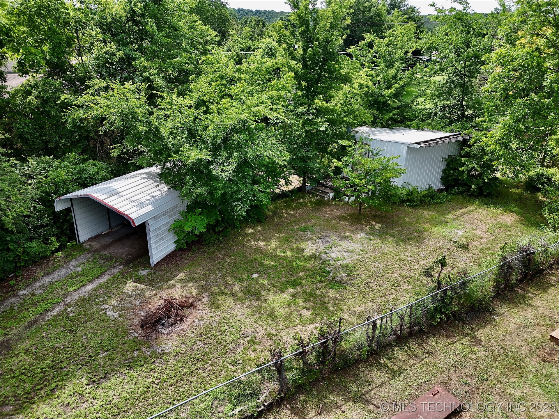 105 Oak Property Photo 3