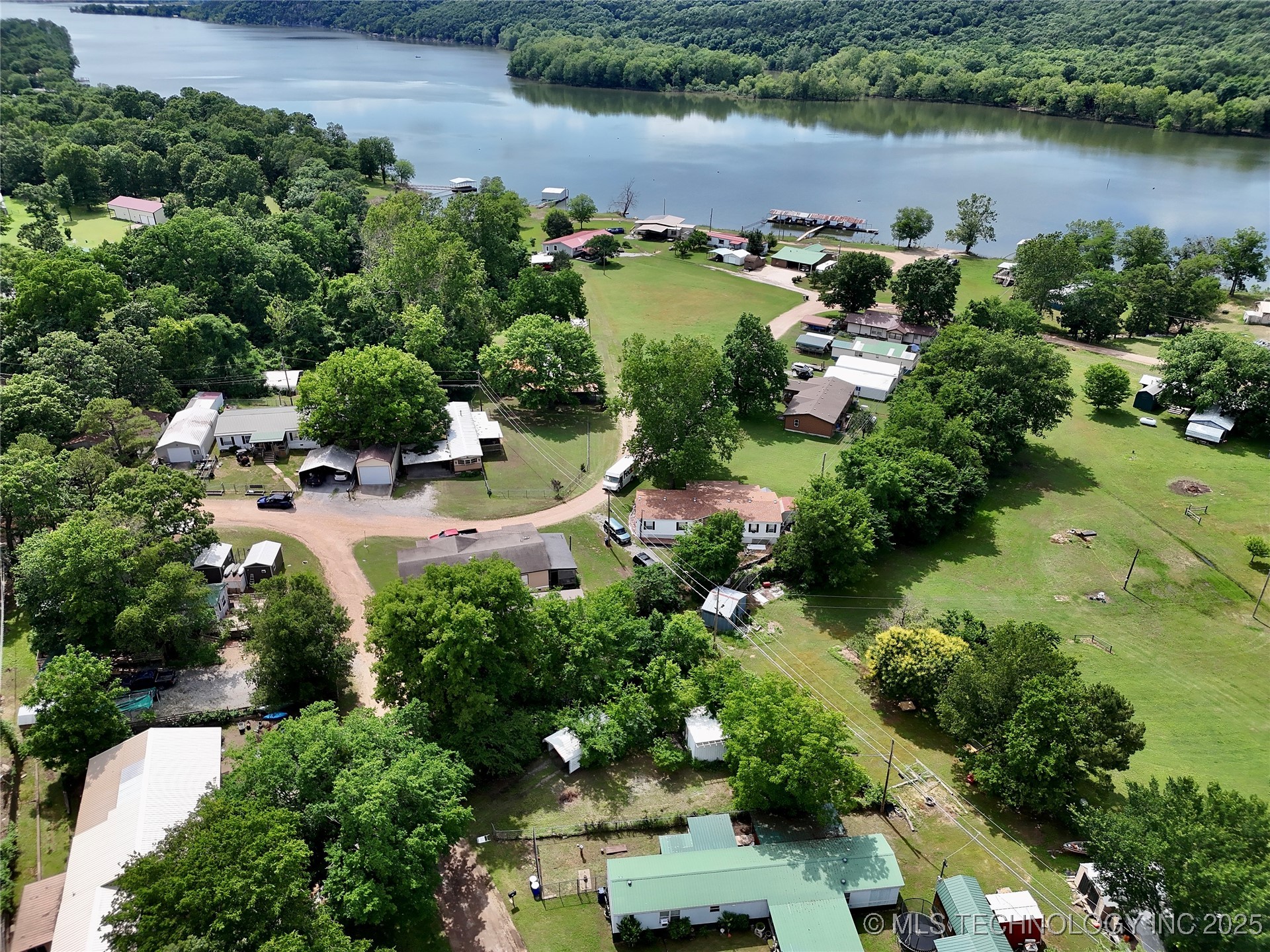 105 Oak Property Photo 5