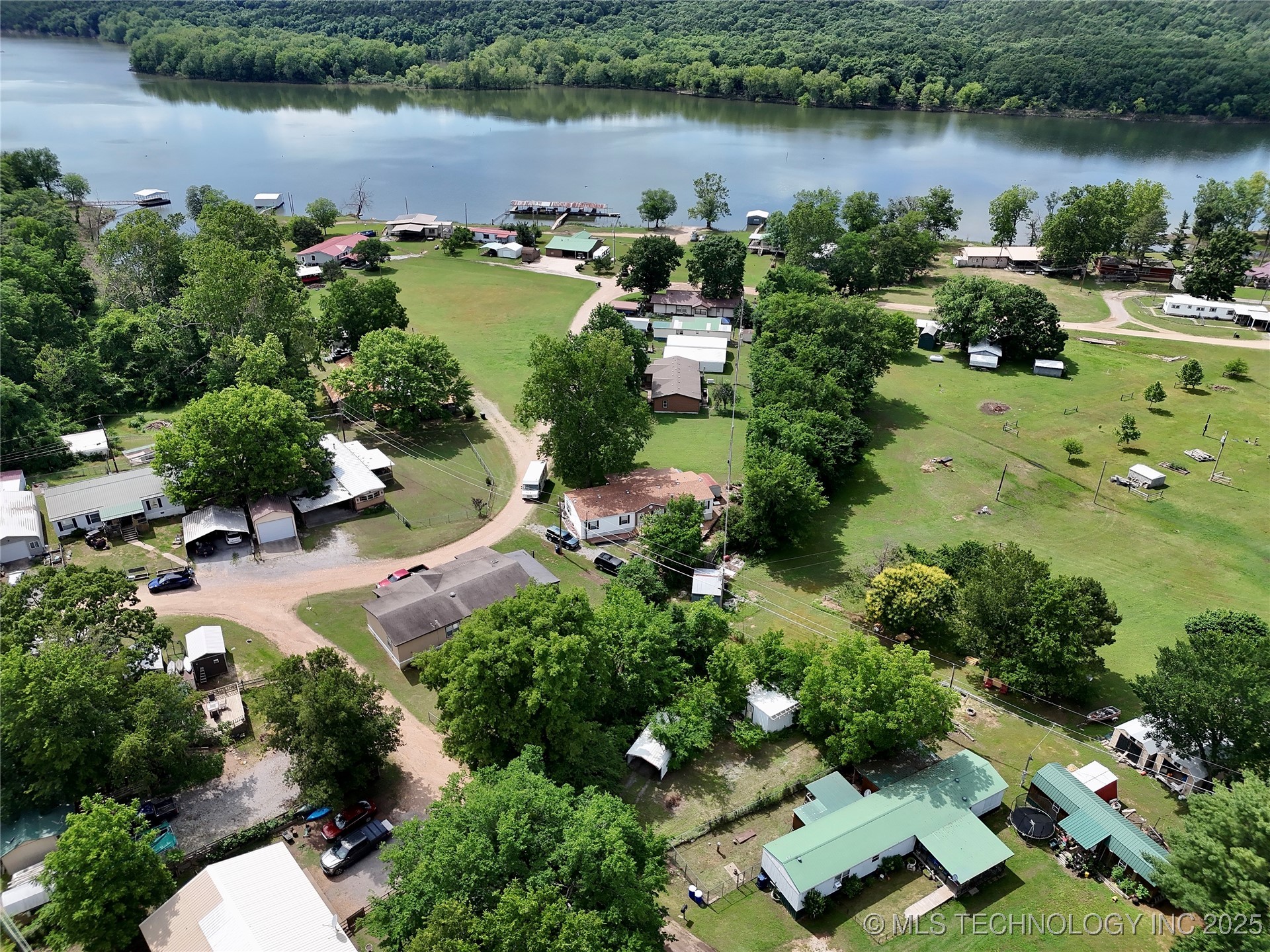 105 Oak Property Photo 6