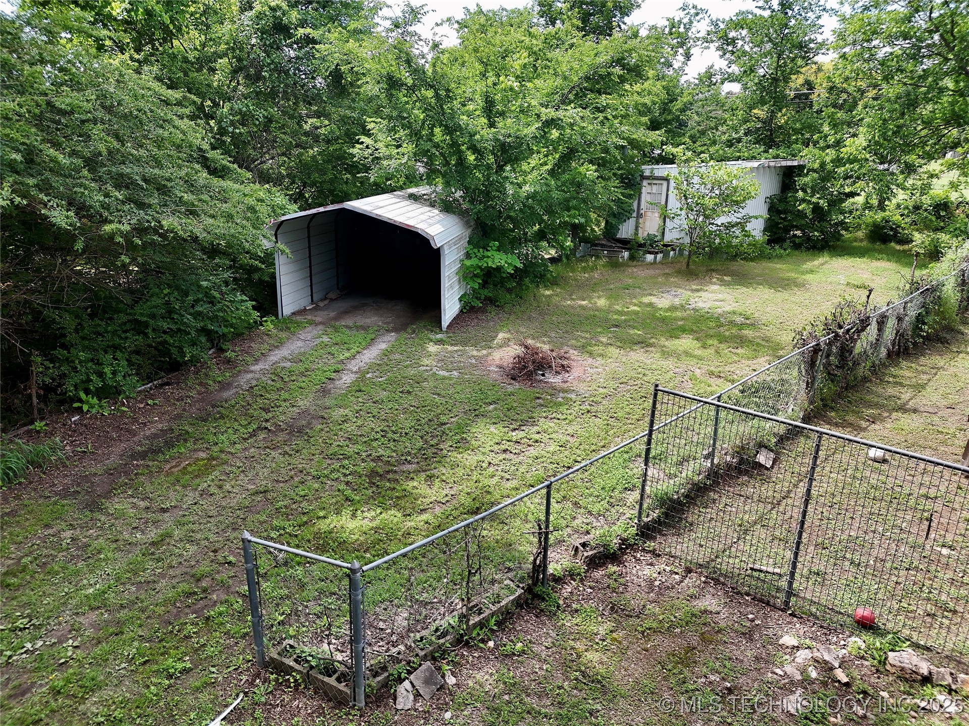 105 Oak Property Photo 13