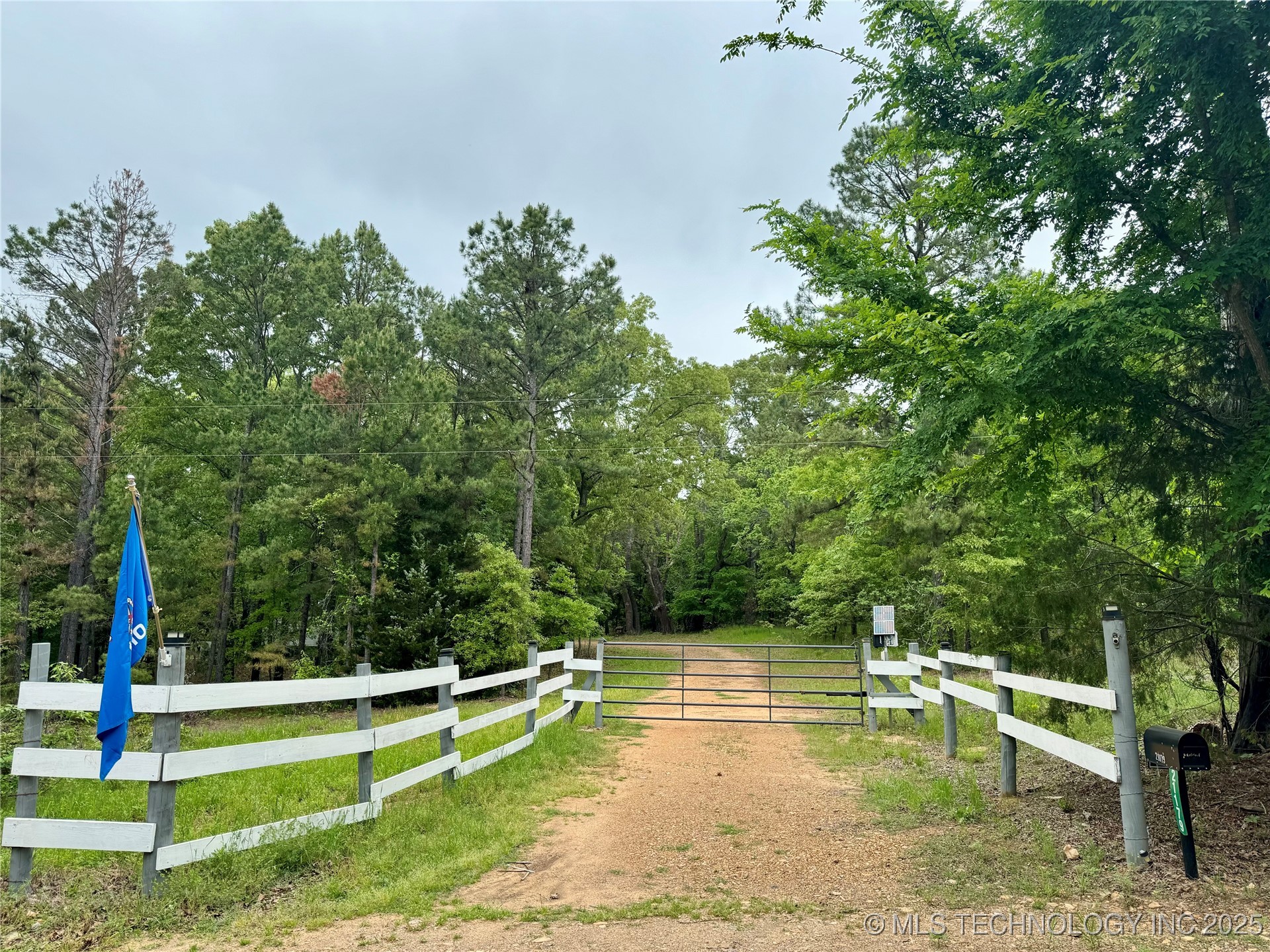 21179 E Standridge Property Photo 4
