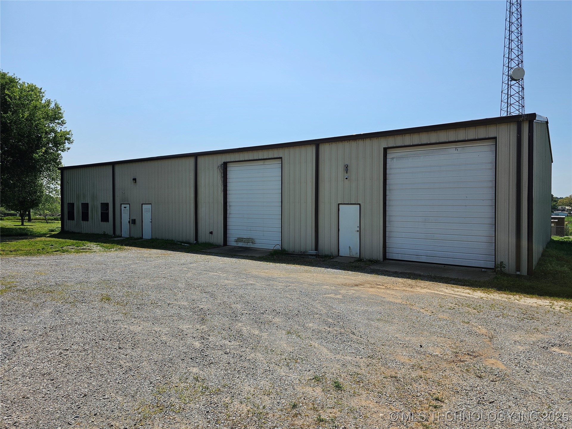 2247 W Mockingbird Property Photo 3