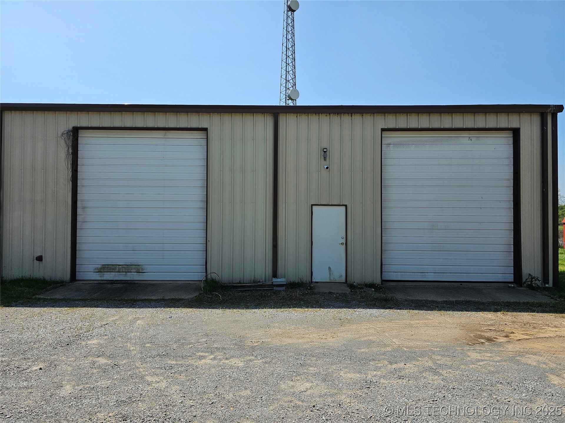 2247 W Mockingbird Property Photo 4