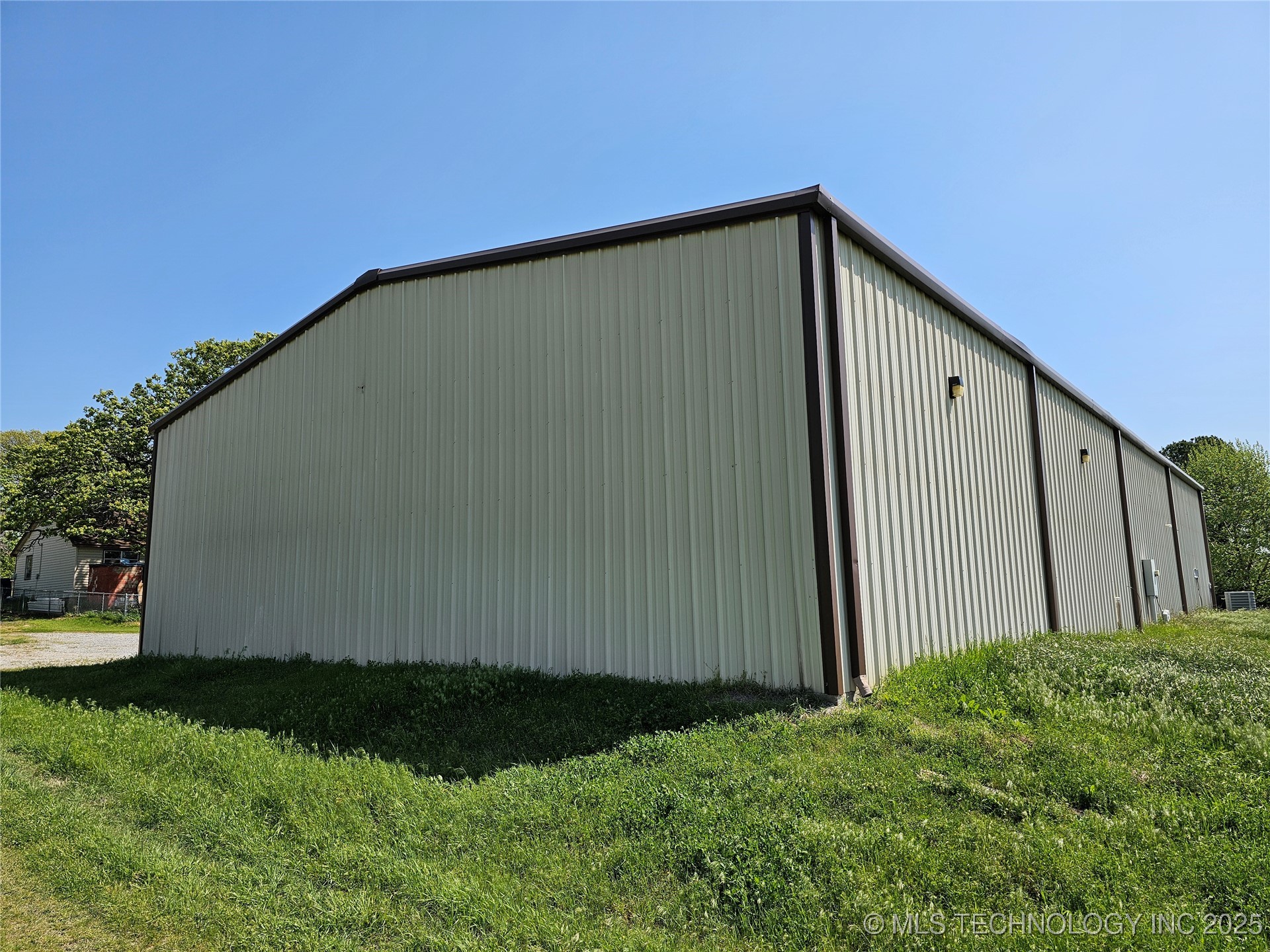 2247 W Mockingbird Property Photo 5