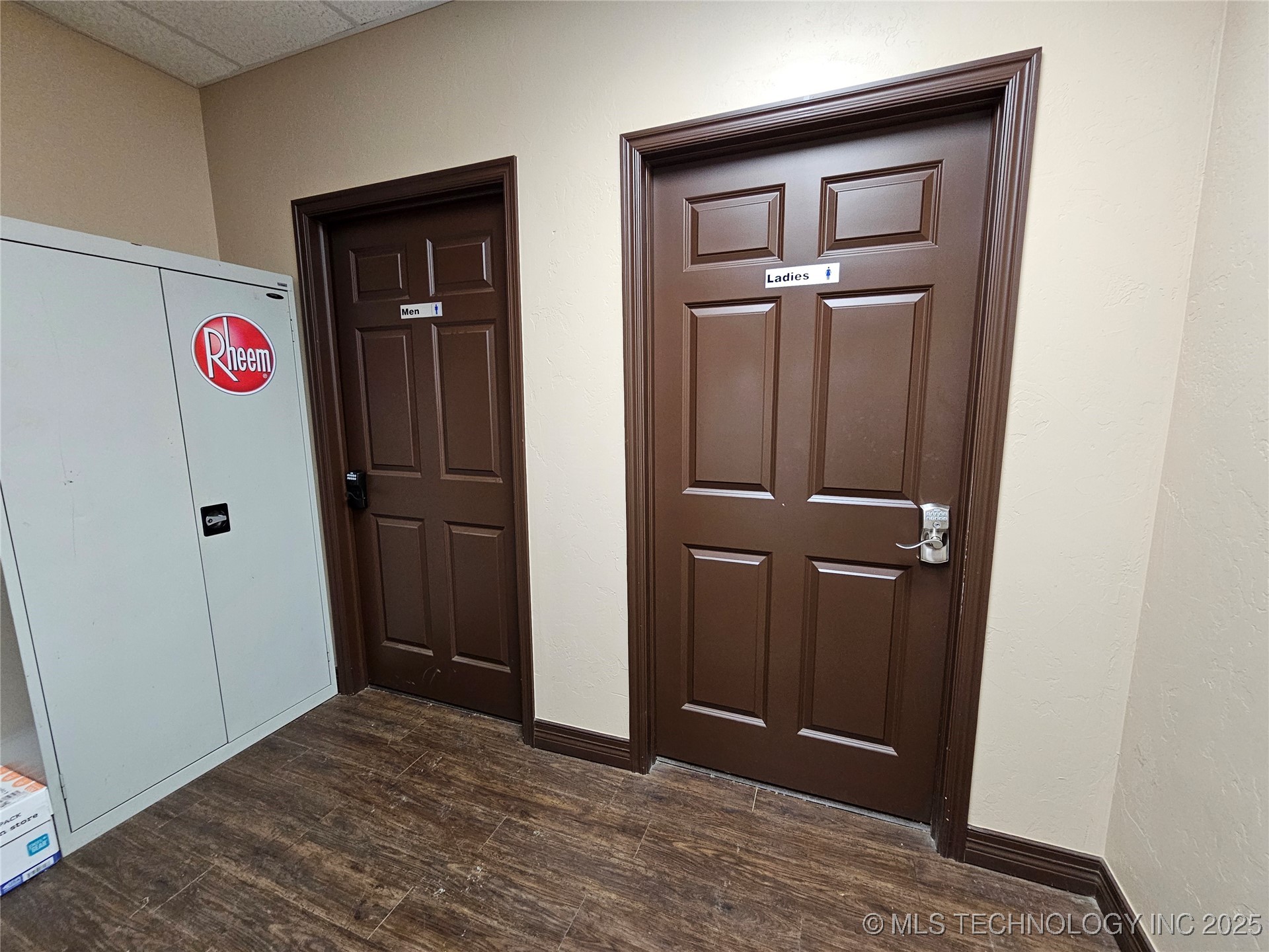 2247 W Mockingbird Property Photo 8