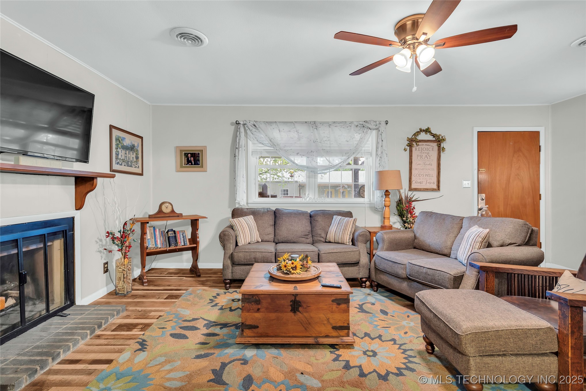 2324 N Plainview Road W Property Photo 7