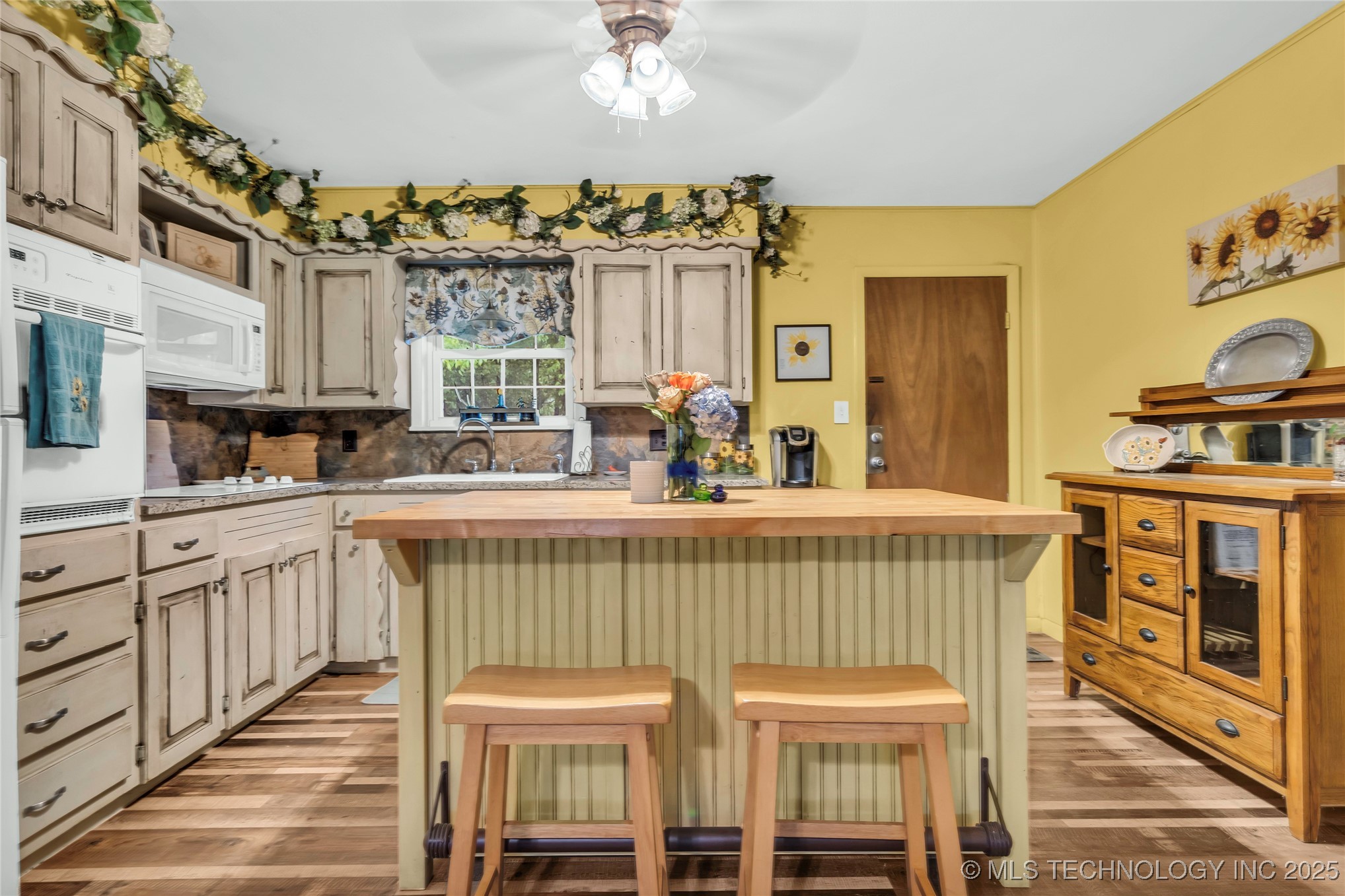 2324 N Plainview Road W Property Photo 9