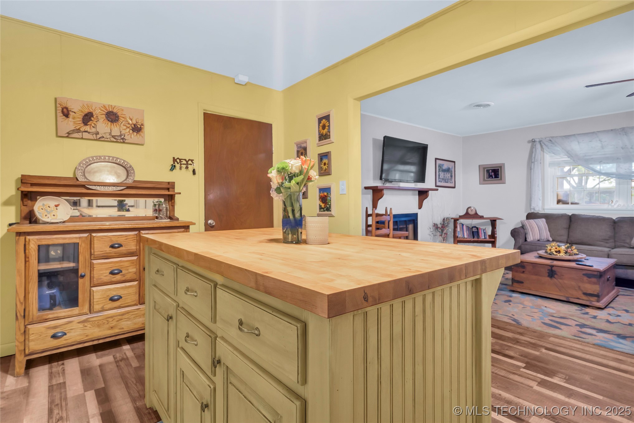 2324 N Plainview Road W Property Photo 10