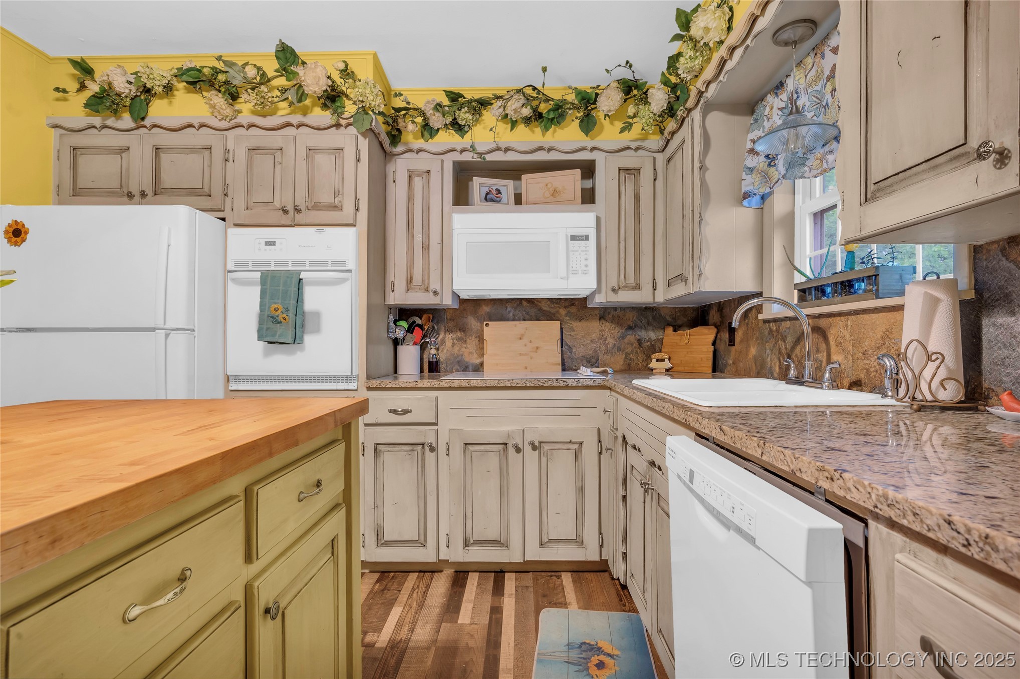 2324 N Plainview Road W Property Photo 11