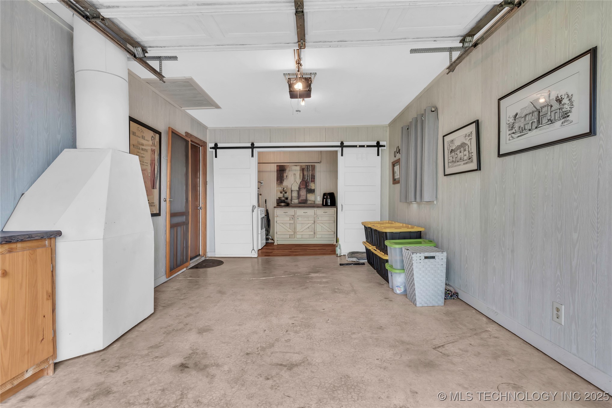 2324 N Plainview Road W Property Photo 17