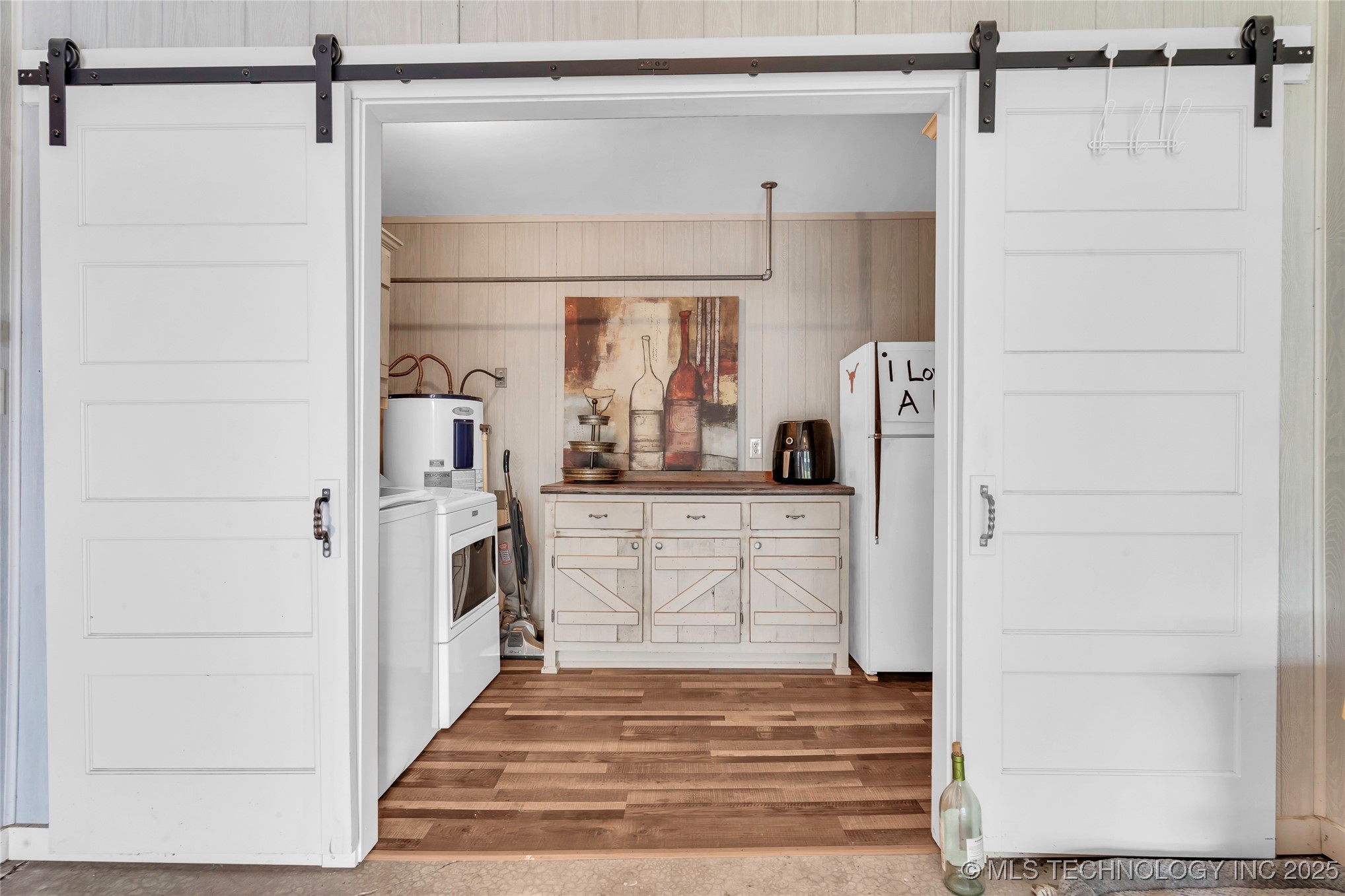 2324 N Plainview Road W Property Photo 18