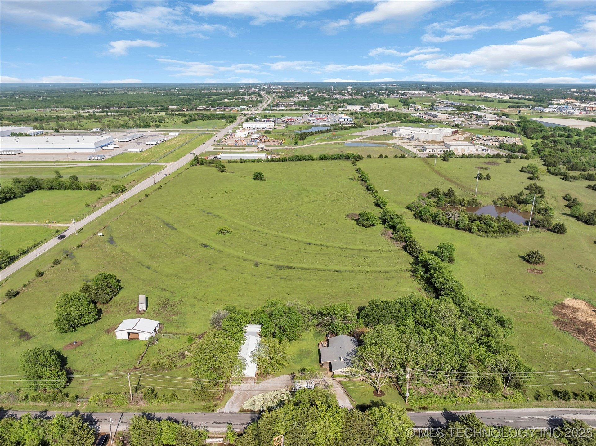 2324 N Plainview Road W Property Photo 20