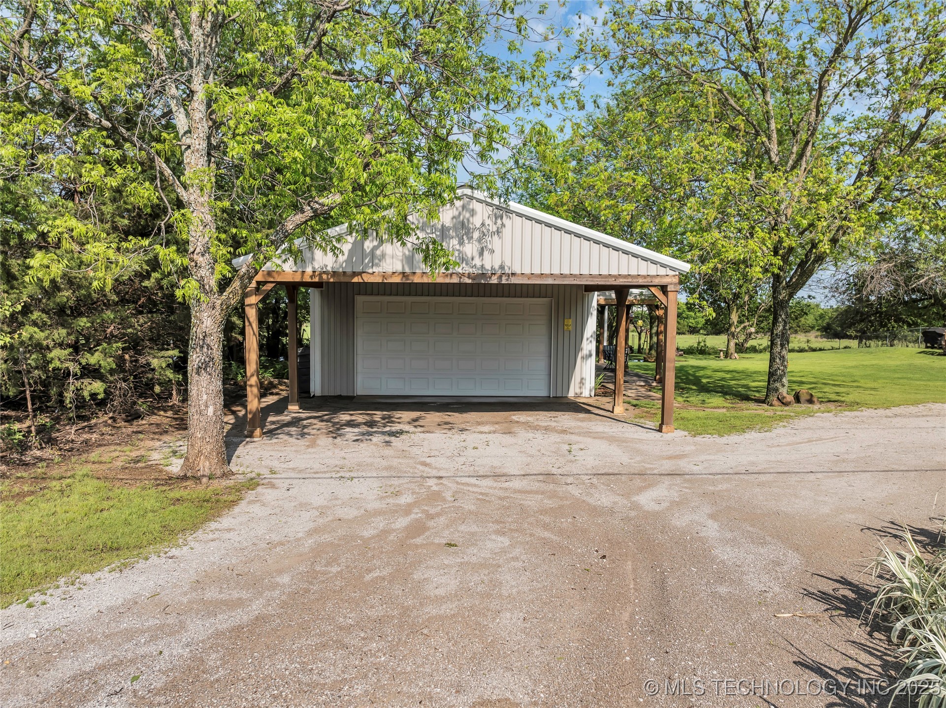 2324 N Plainview Road W Property Photo 22