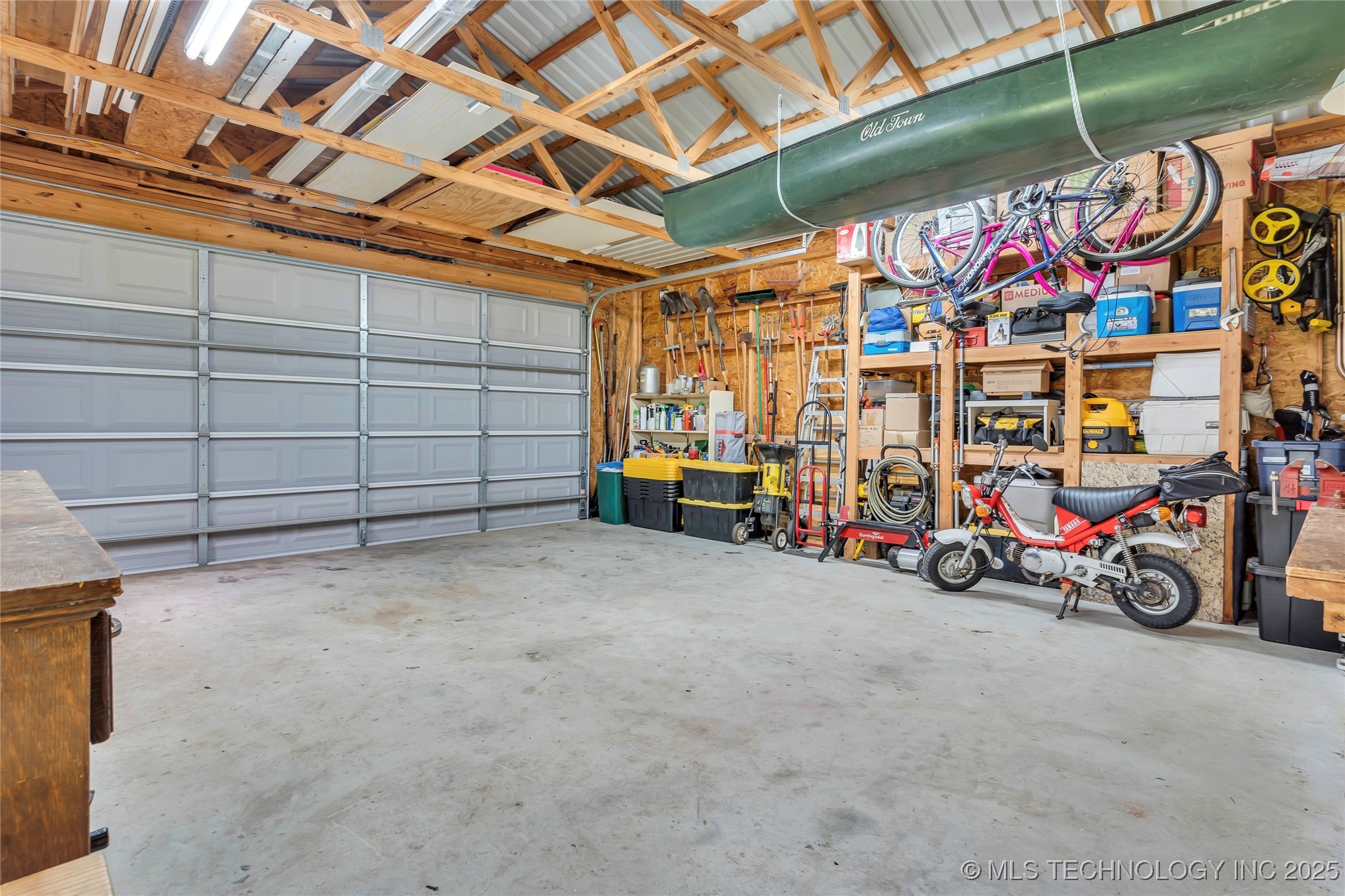 2324 N Plainview Road W Property Photo 23