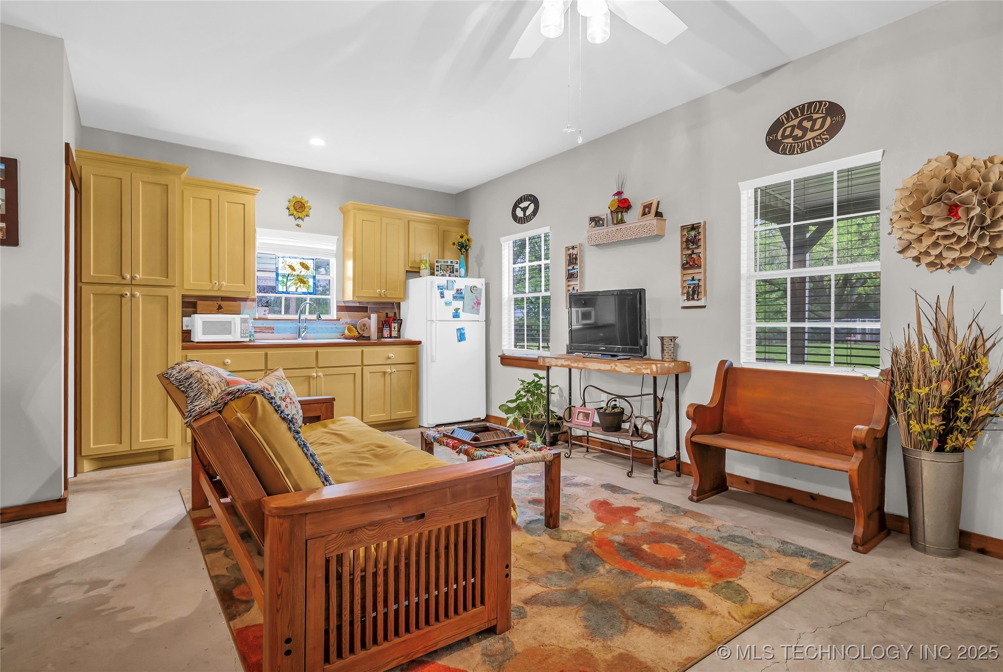 2324 N Plainview Road W Property Photo 26