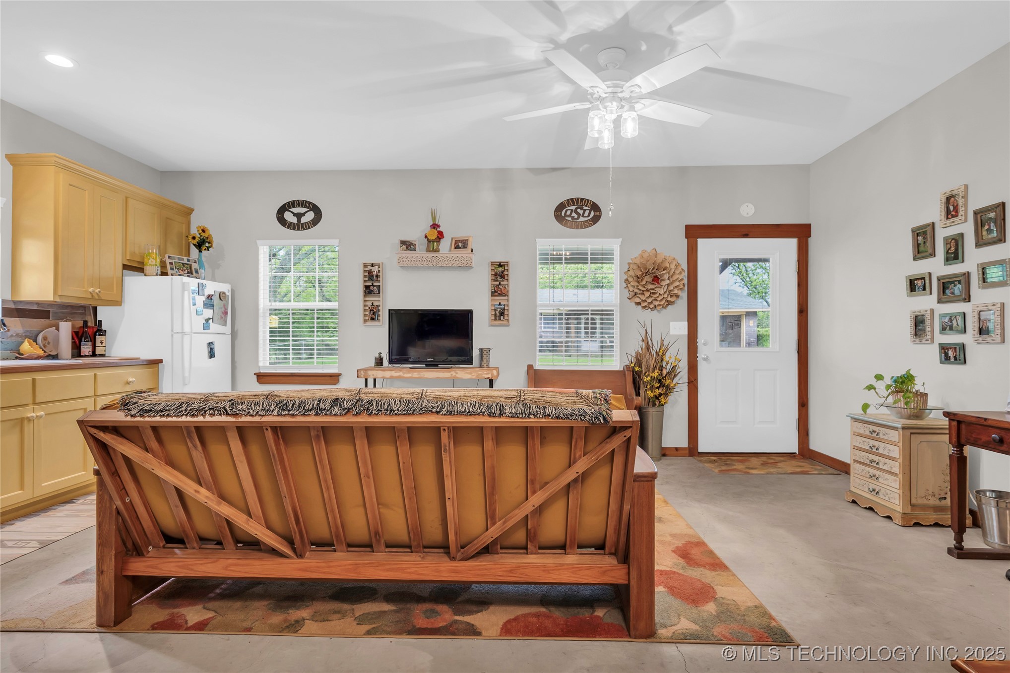 2324 N Plainview Road W Property Photo 27