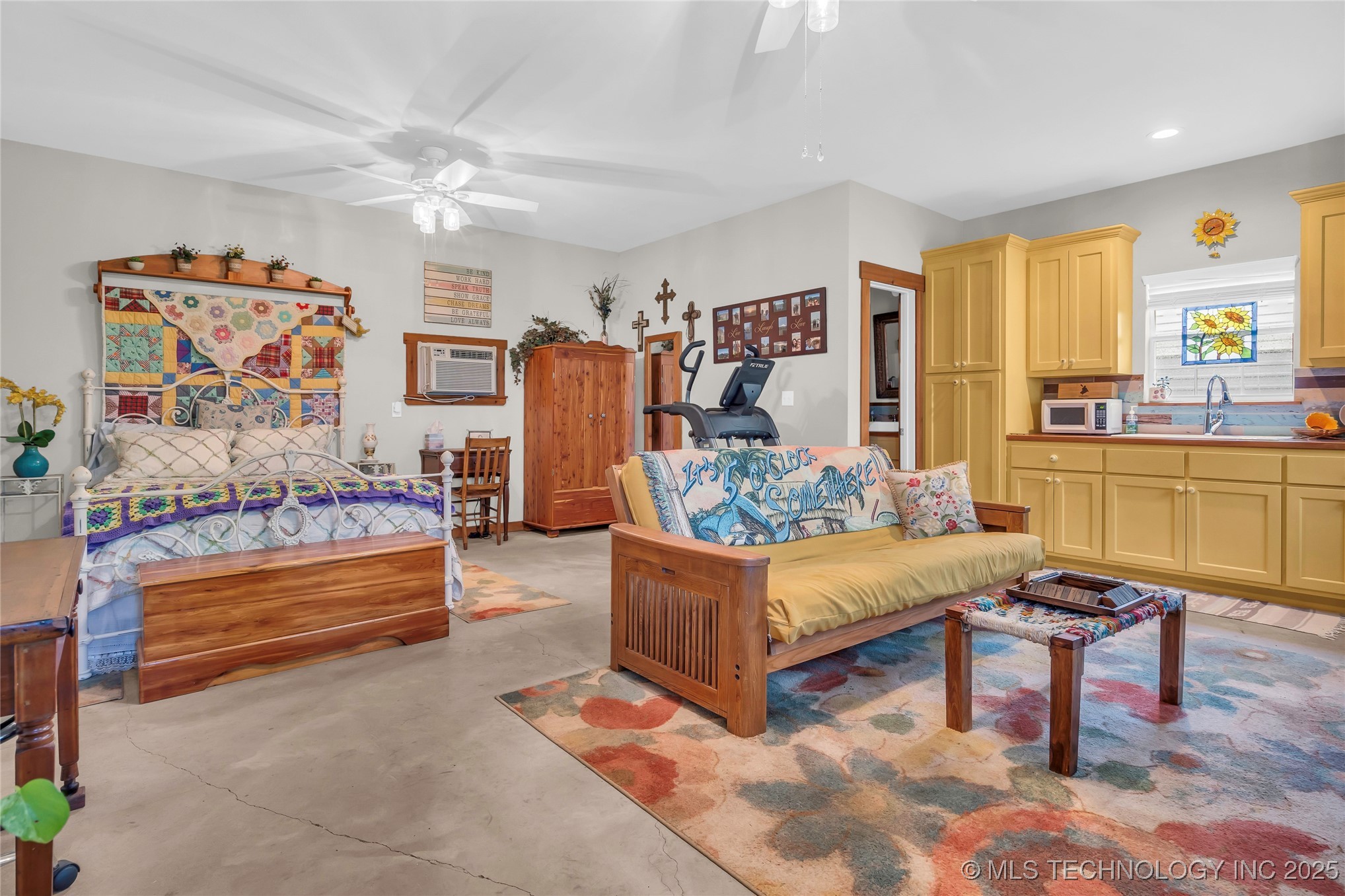 2324 N Plainview Road W Property Photo 28