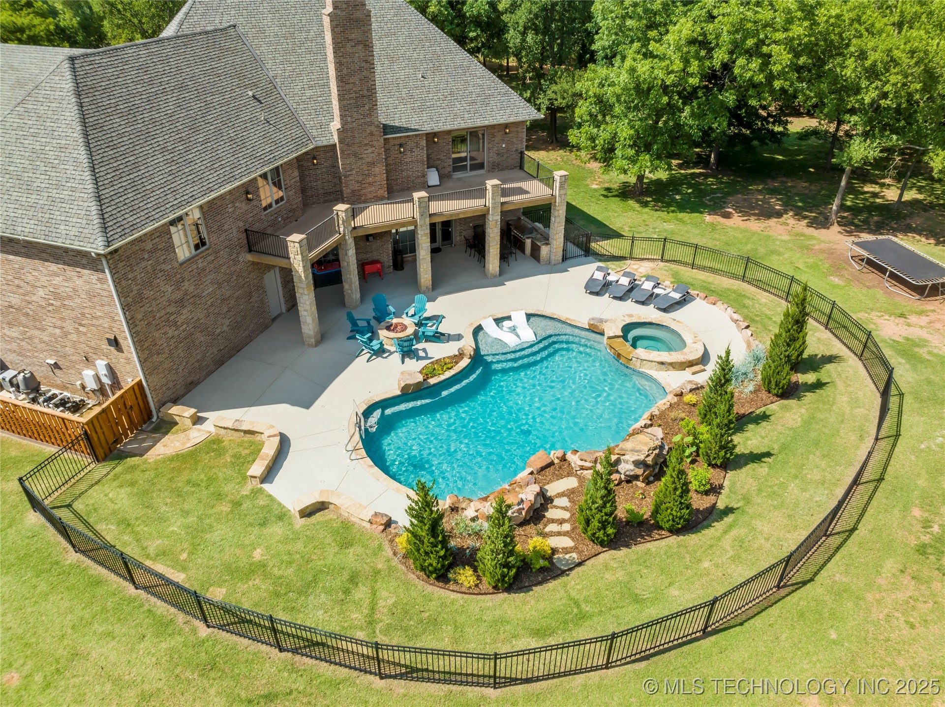 1211 N Cimarron Hill Property Photo 4