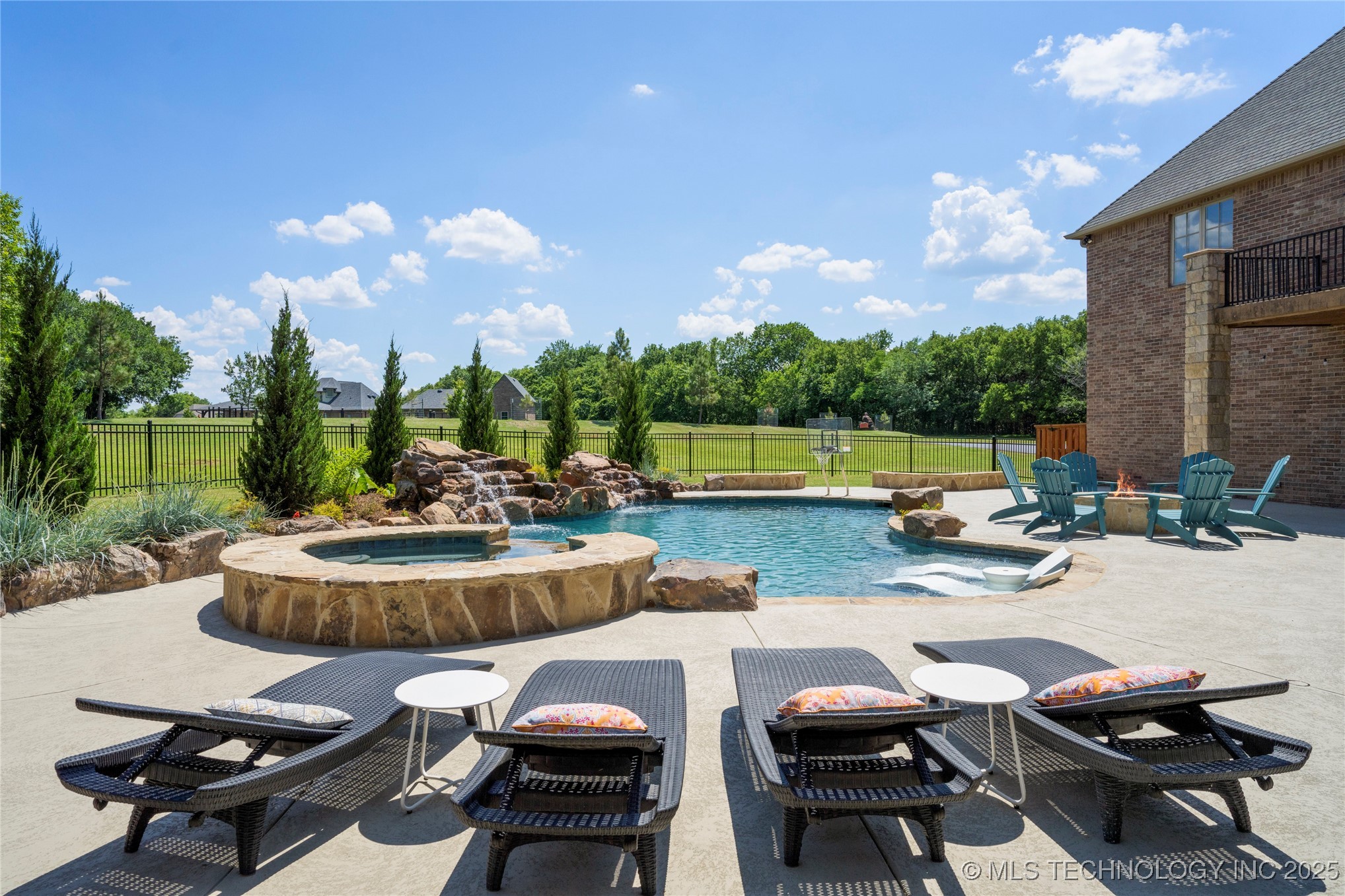 1211 N Cimarron Hill Property Photo 44