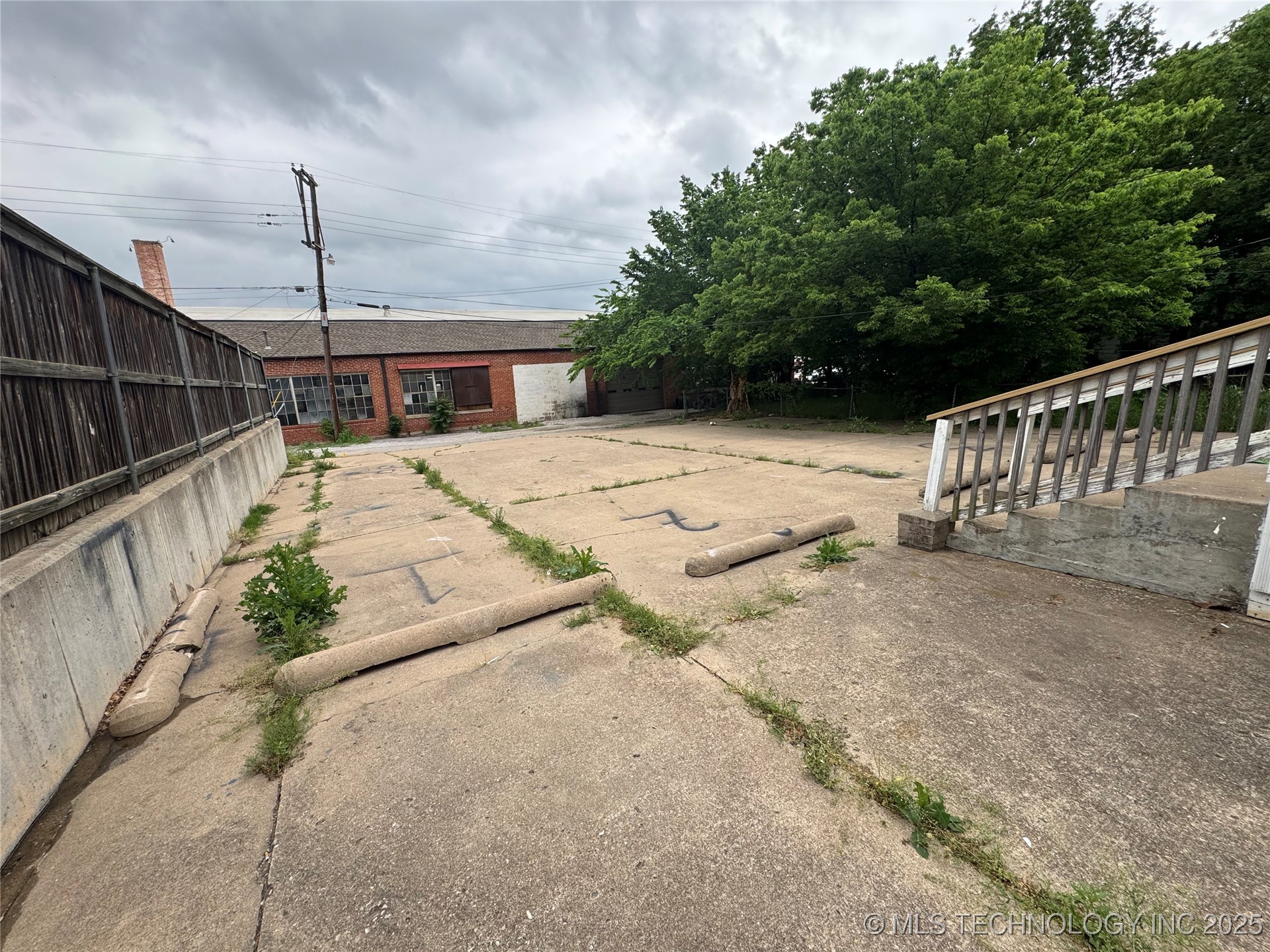 105 S Poplar Street Property Photo 5