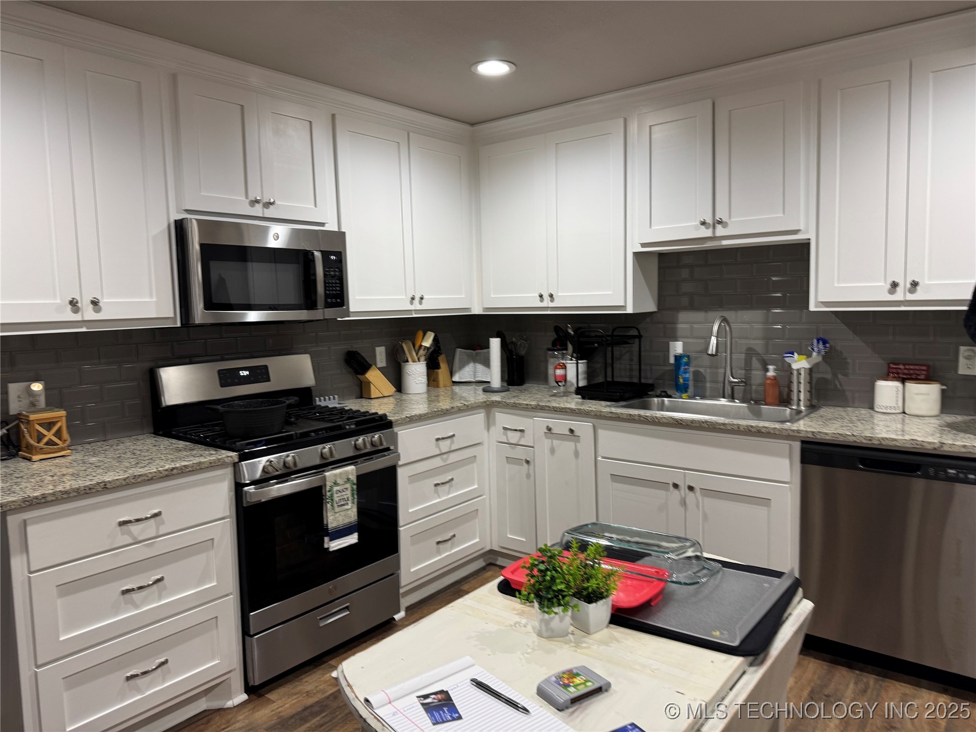 105 S Poplar Street Property Photo 6