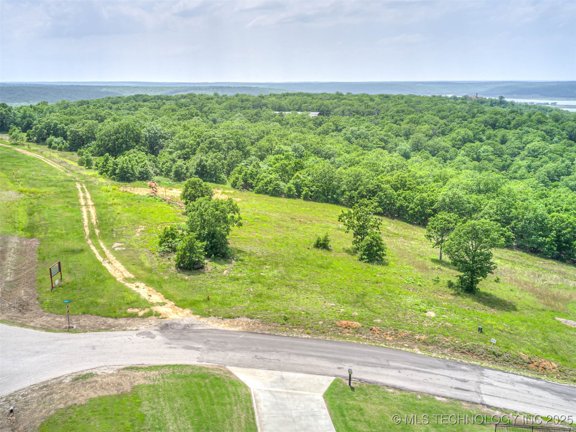 33 Catalina Boulevard Property Photo 9