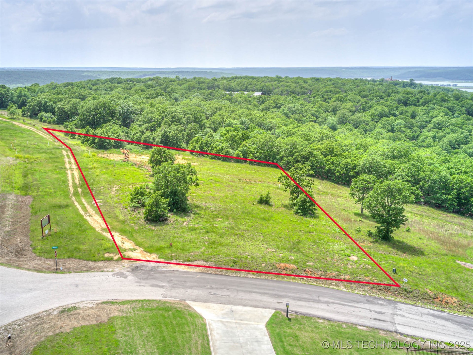 33 Catalina Boulevard Property Photo 10